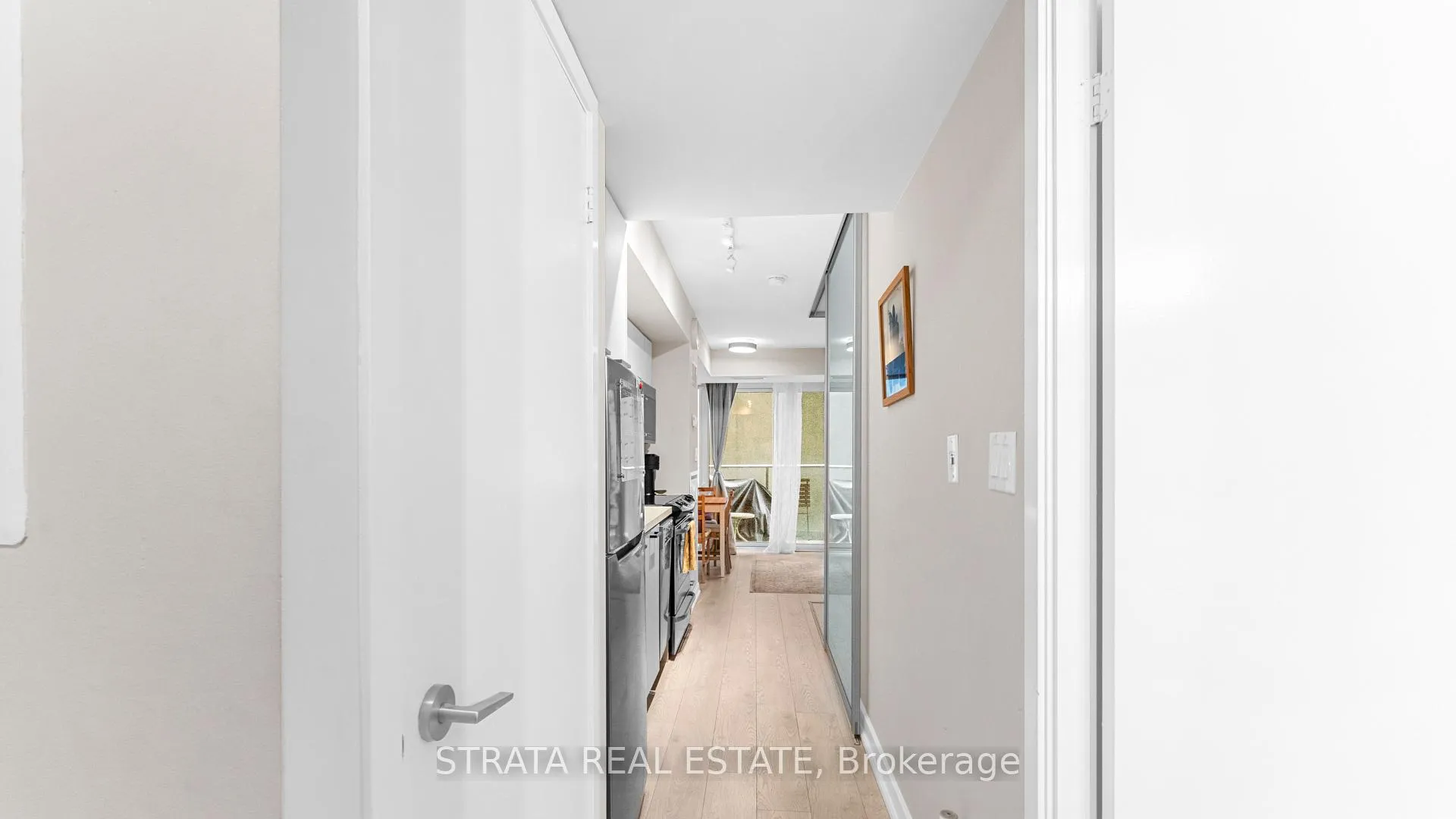 Photo 3 of Unit 402, 126 Simcoe Street, Toronto, Waterfront Communities — HOMEH