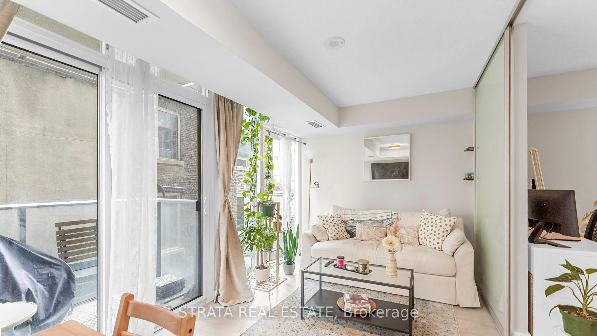 Photo 7 of Unit 402, 126 Simcoe Street, Toronto, Waterfront Communities — HOMEH