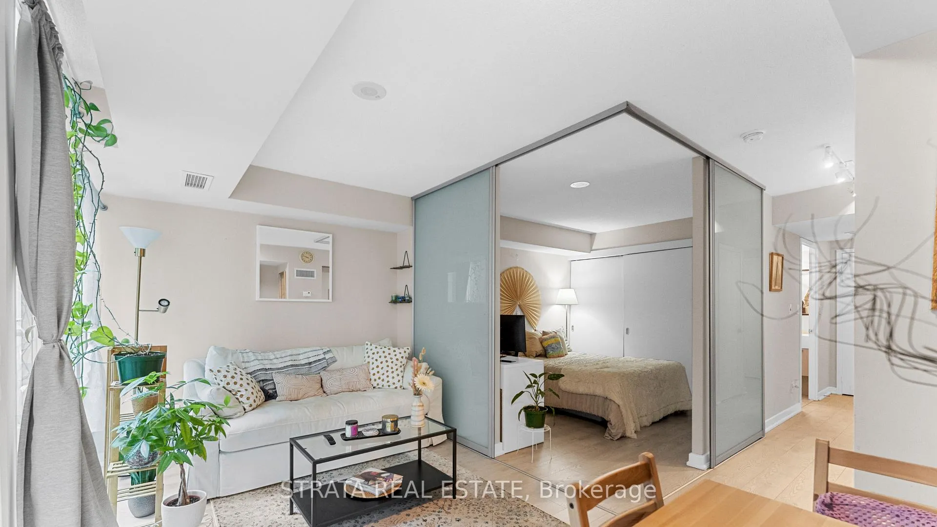 Photo 8 of Unit 402, 126 Simcoe Street, Toronto, Waterfront Communities — HOMEH