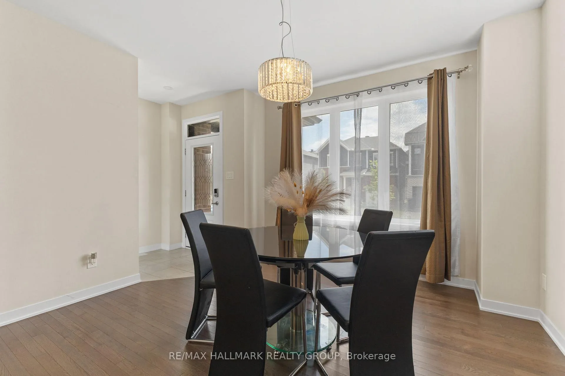 Photo 4 of 360 Peninsula Road, Ottawa, Barrhaven - Heritage Park — HOMEH