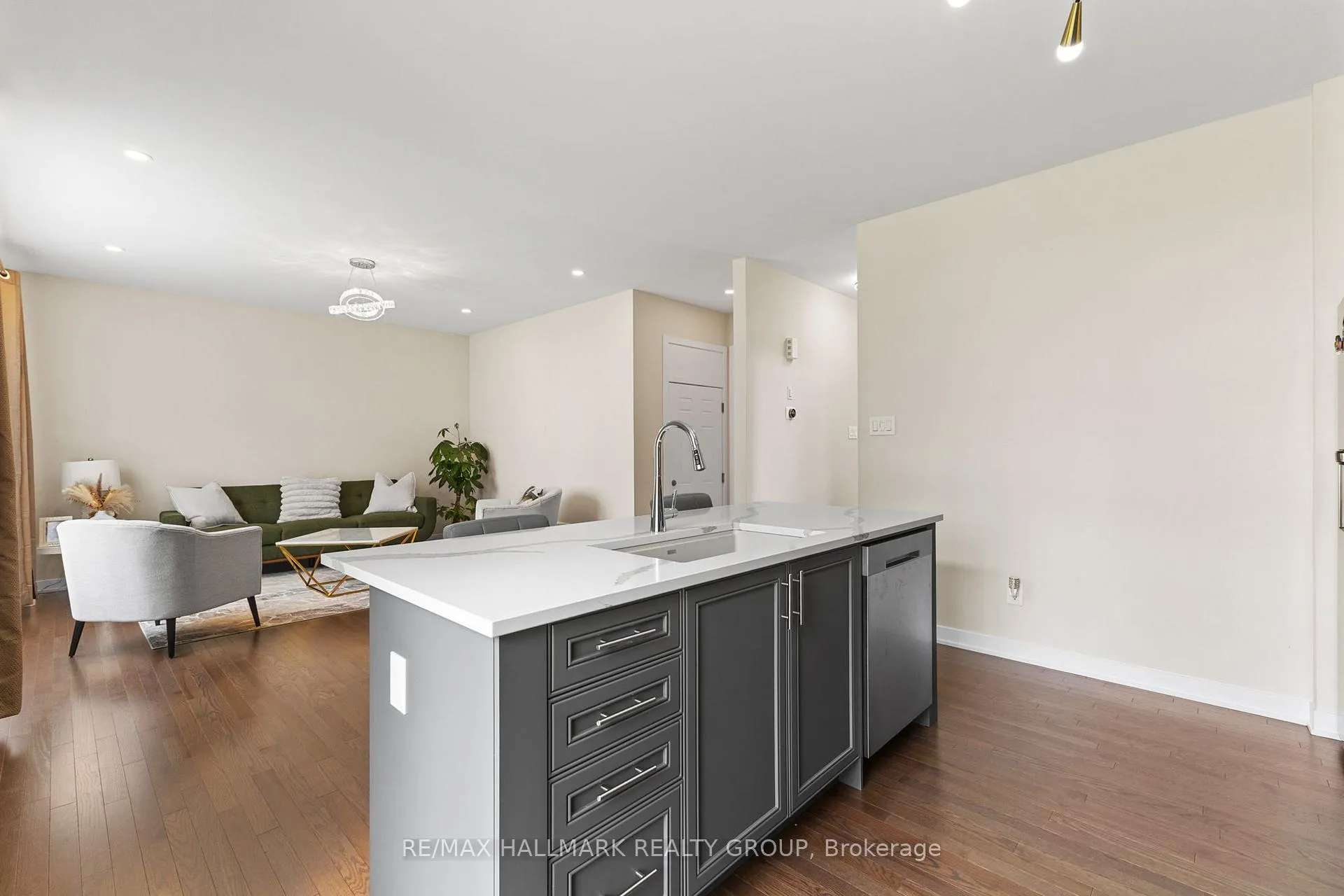 Photo 11 of 360 Peninsula Road, Ottawa, Barrhaven - Heritage Park — HOMEH