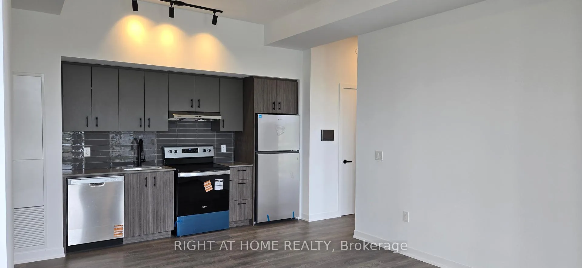 Photo 3 of Unit 127, 4878 Powers Common, Burlington, Alton — HOMEH