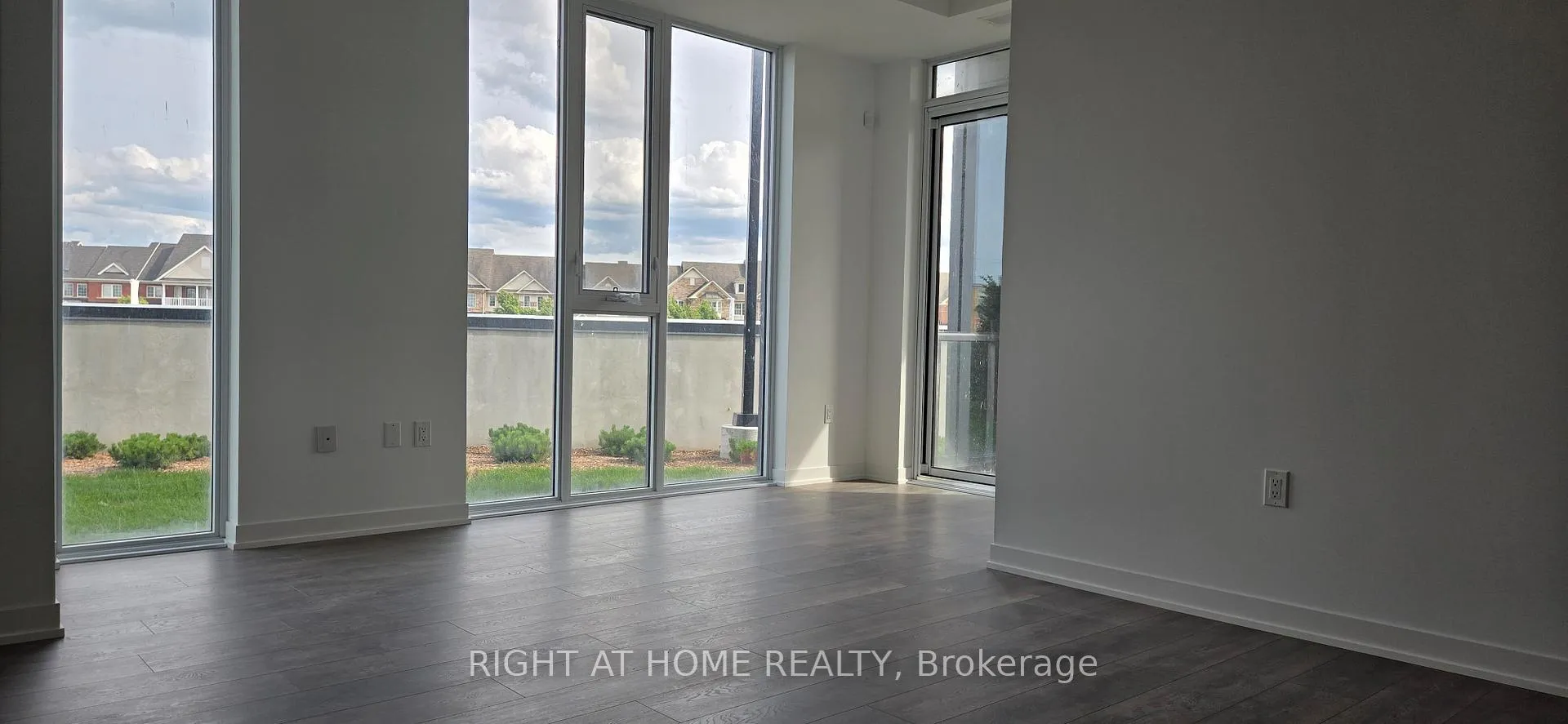 Photo 4 of Unit 127, 4878 Powers Common, Burlington, Alton — HOMEH