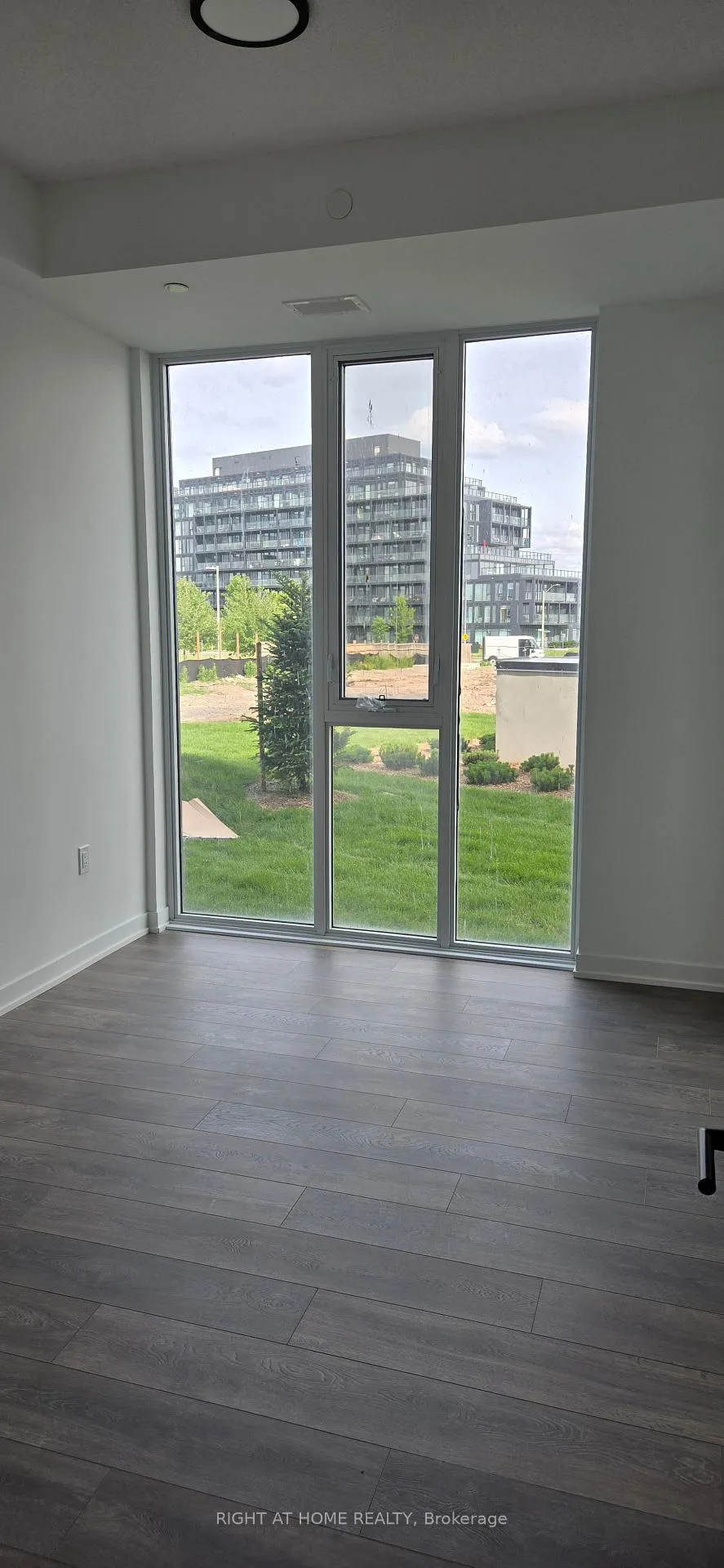 Photo 5 of Unit 127, 4878 Powers Common, Burlington, Alton — HOMEH