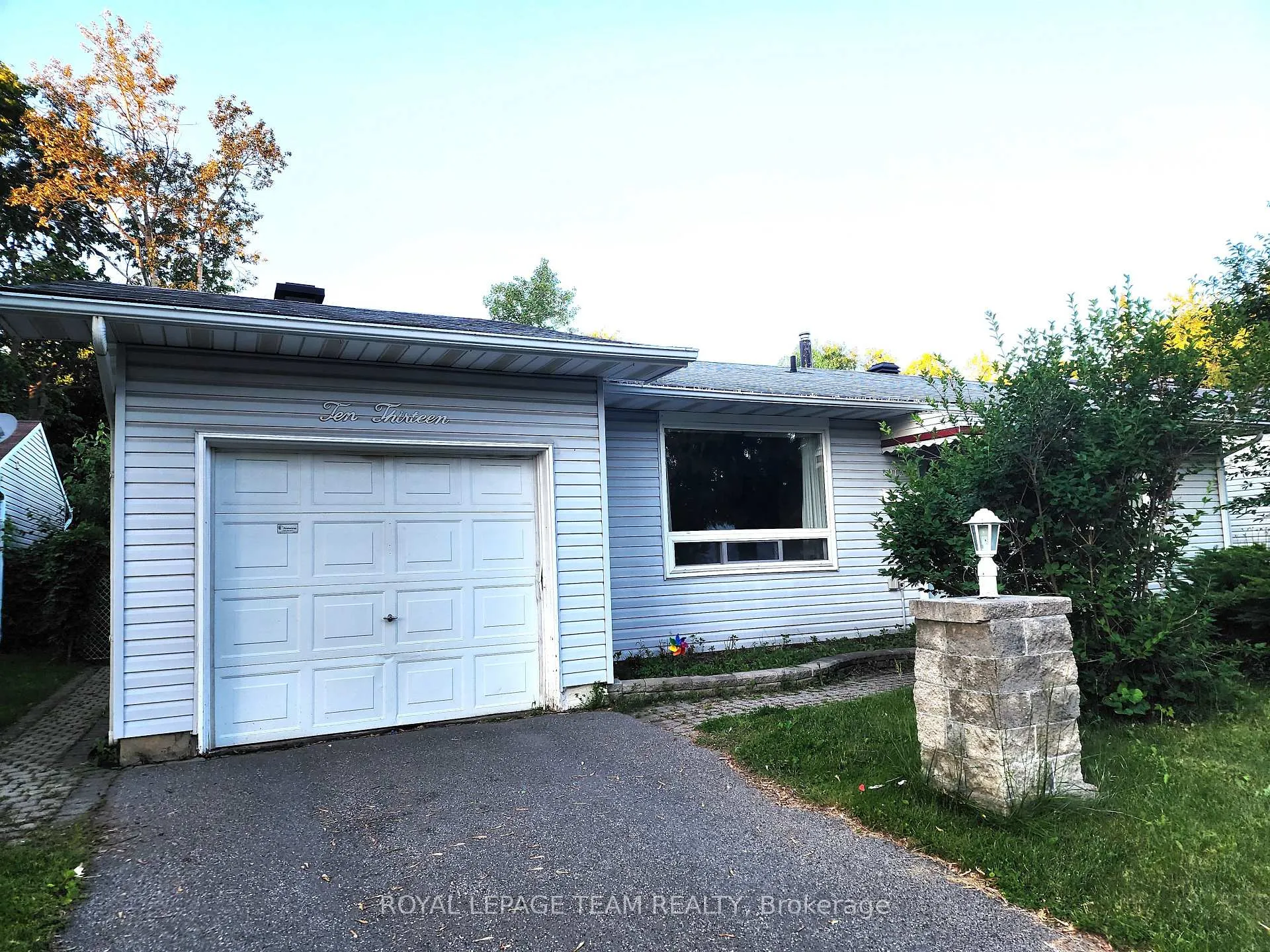 Front of 1013 Cadboro Road