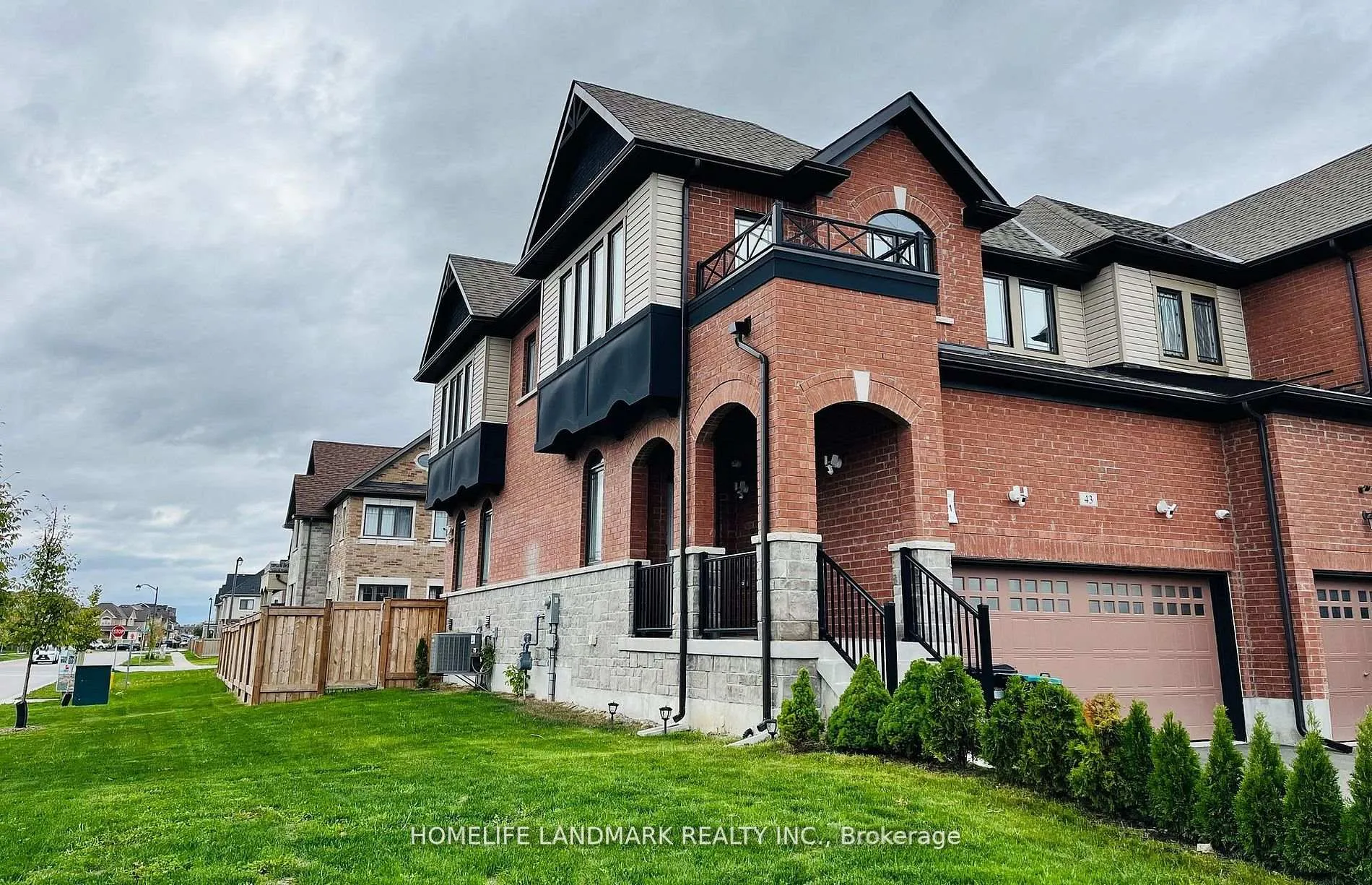 Photo 1 of 43 Lorne Thomas Place, New Tecumseth, Rural New Tecumseth — HOMEH
