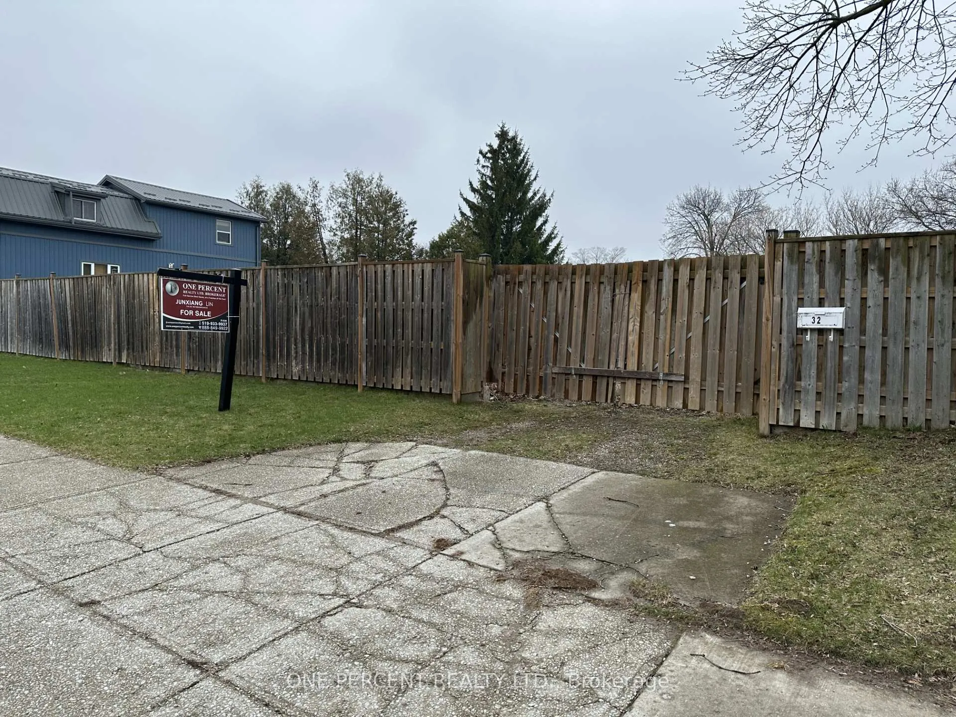 Photo 1 of 30 Hume Street E, London, East M — HOMEH