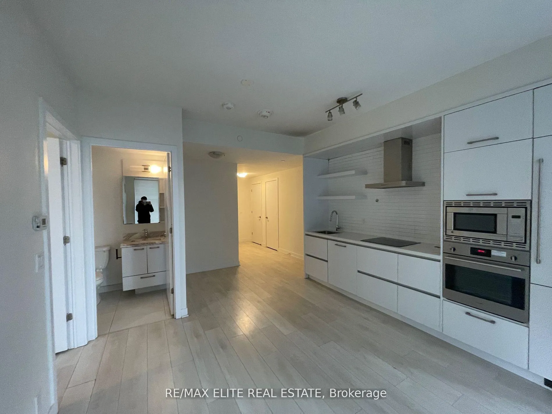 Photo 4 of Unit 1105, 2221 Yonge Street, Toronto, Mount Pleasant West — HOMEH