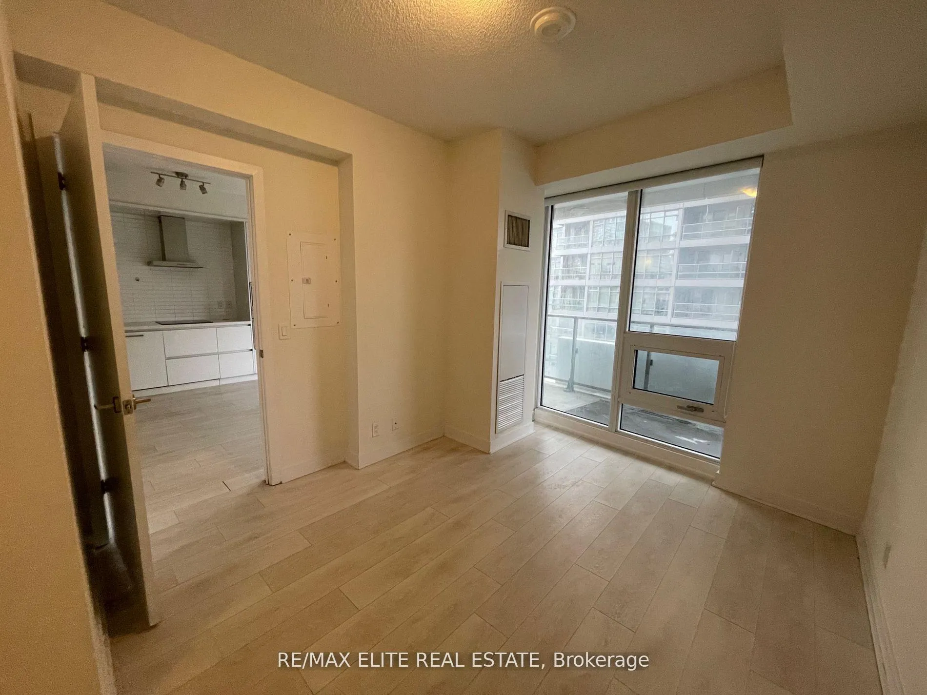 Photo 6 of Unit 1105, 2221 Yonge Street, Toronto, Mount Pleasant West — HOMEH