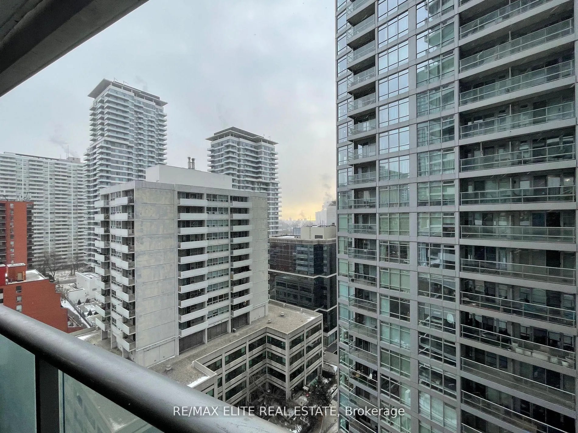 Photo 8 of Unit 1105, 2221 Yonge Street, Toronto, Mount Pleasant West — HOMEH