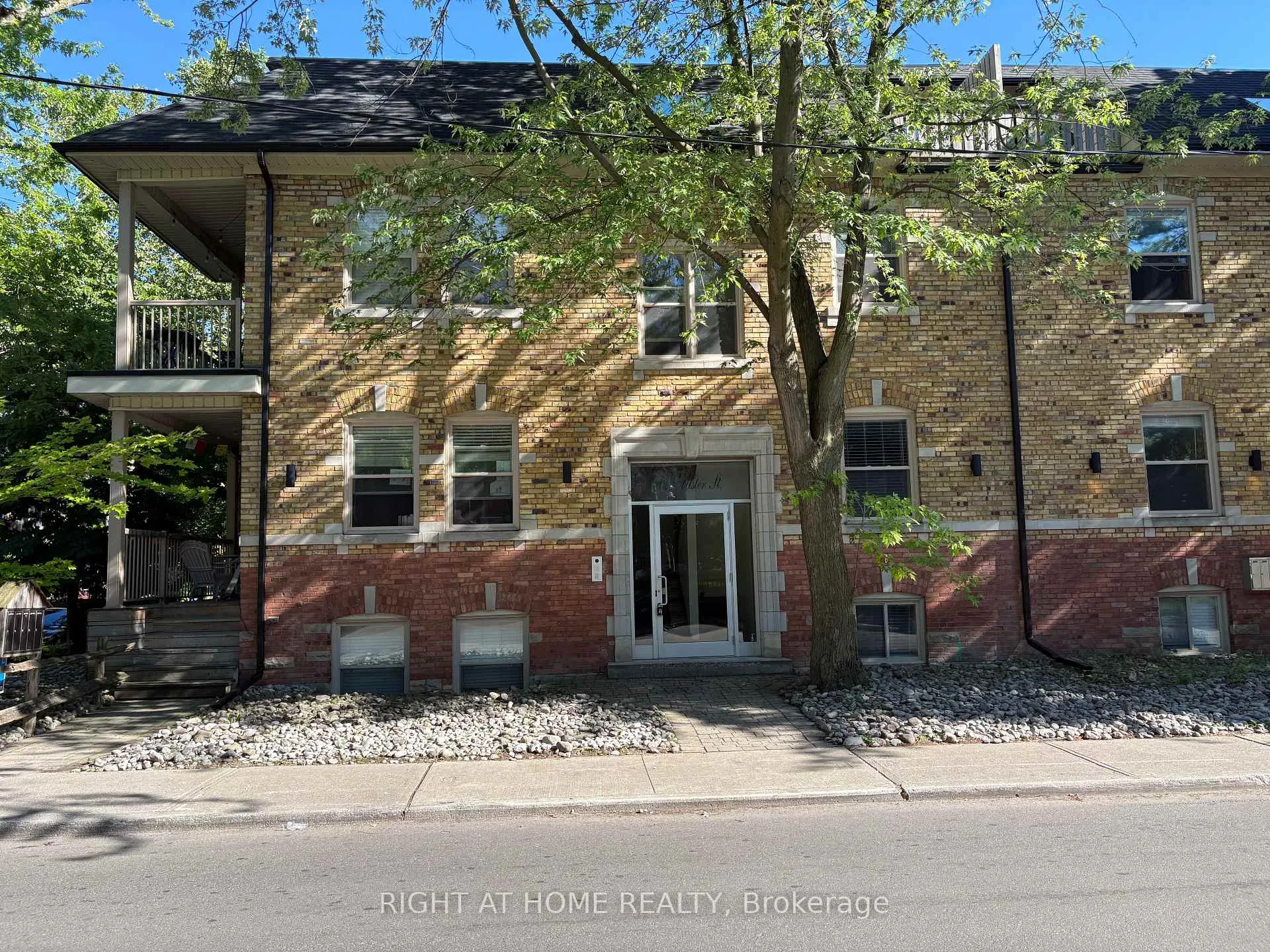 Photo 1 of Unit 3, 129 Ulster Street, Toronto, Palmerston-Little Italy — HOMEH