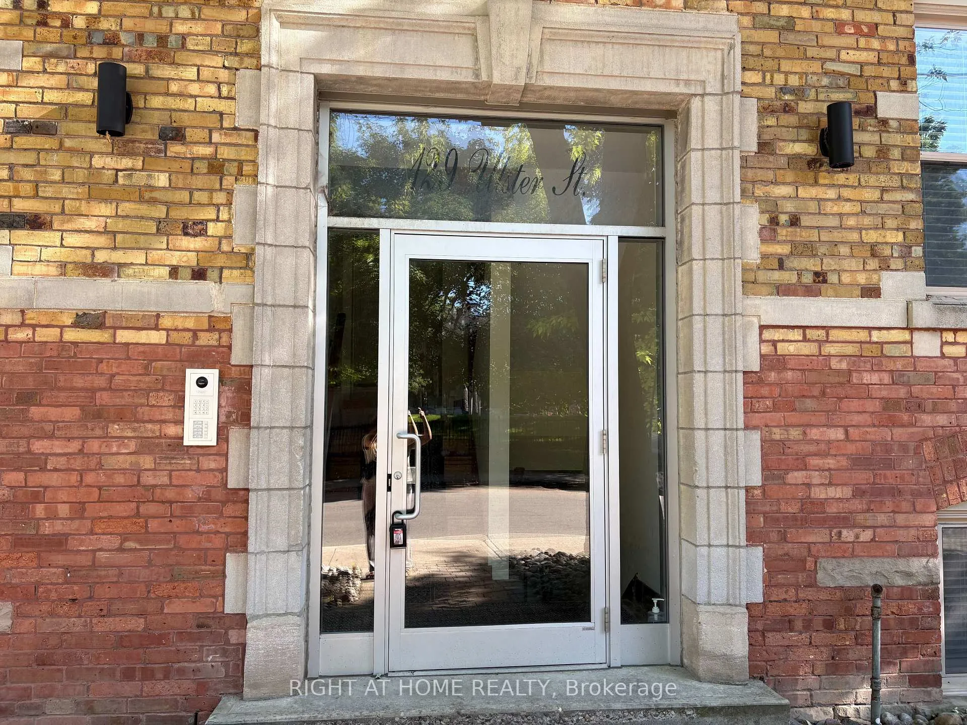 Photo 3 of Unit 3, 129 Ulster Street, Toronto, Palmerston-Little Italy — HOMEH