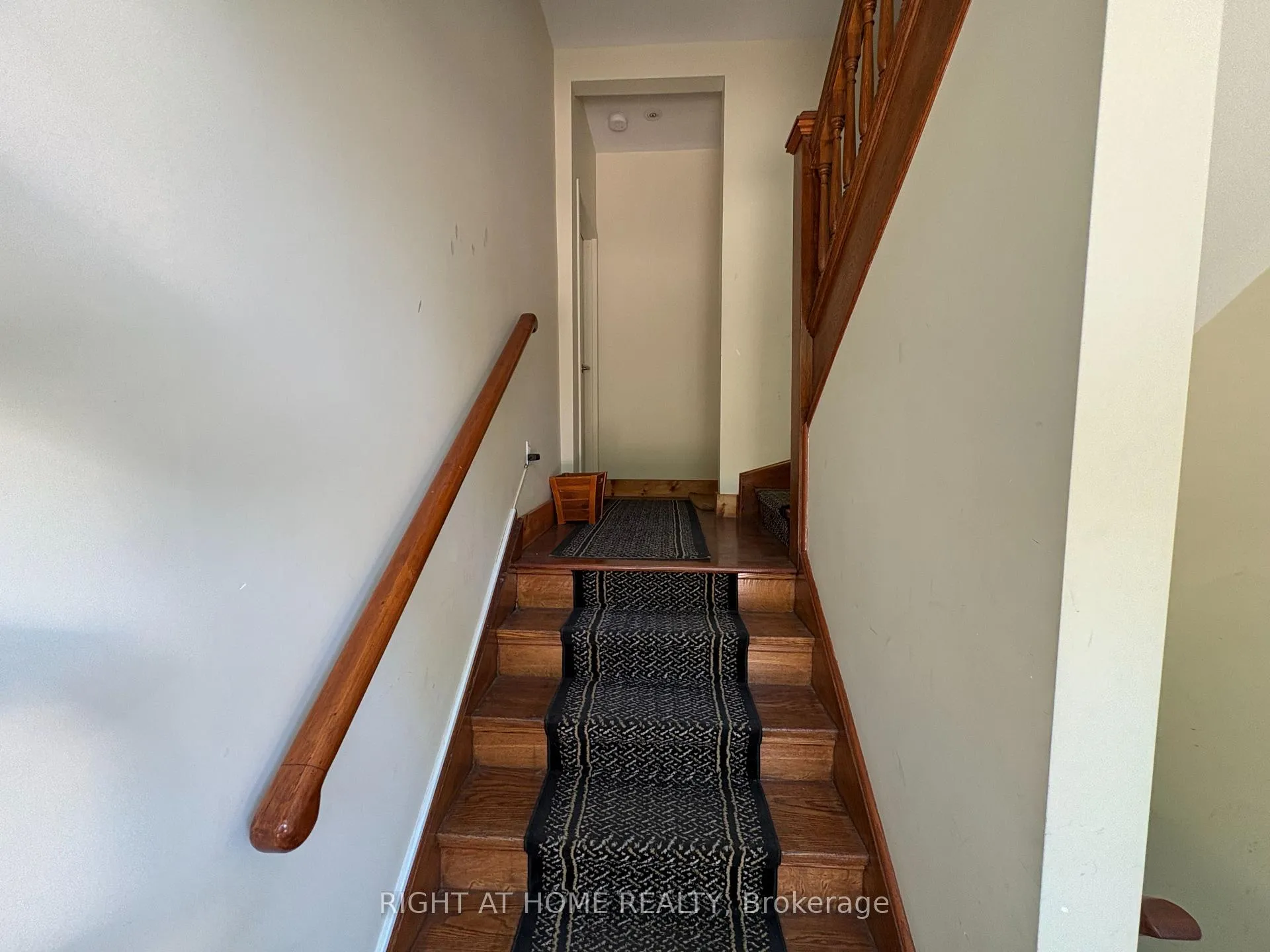 Photo 4 of Unit 3, 129 Ulster Street, Toronto, Palmerston-Little Italy — HOMEH