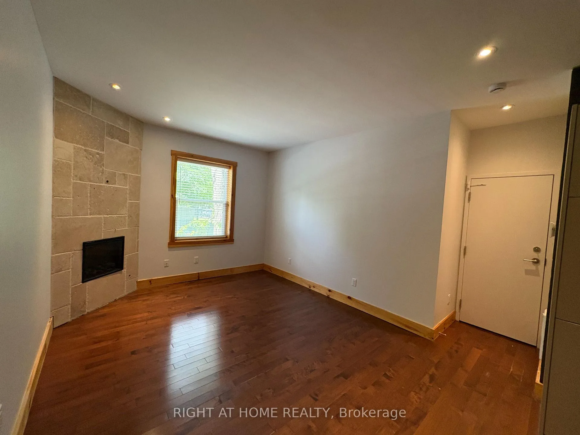 Photo 7 of Unit 3, 129 Ulster Street, Toronto, Palmerston-Little Italy — HOMEH