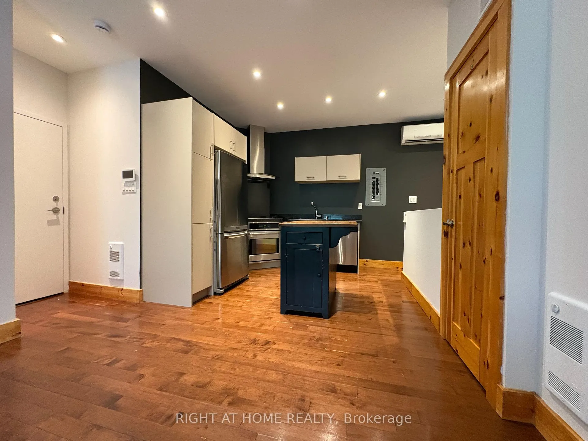 Photo 8 of Unit 3, 129 Ulster Street, Toronto, Palmerston-Little Italy — HOMEH