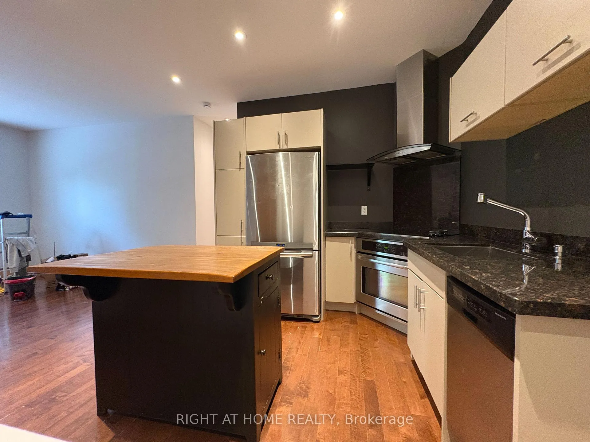Photo 10 of Unit 3, 129 Ulster Street, Toronto, Palmerston-Little Italy — HOMEH