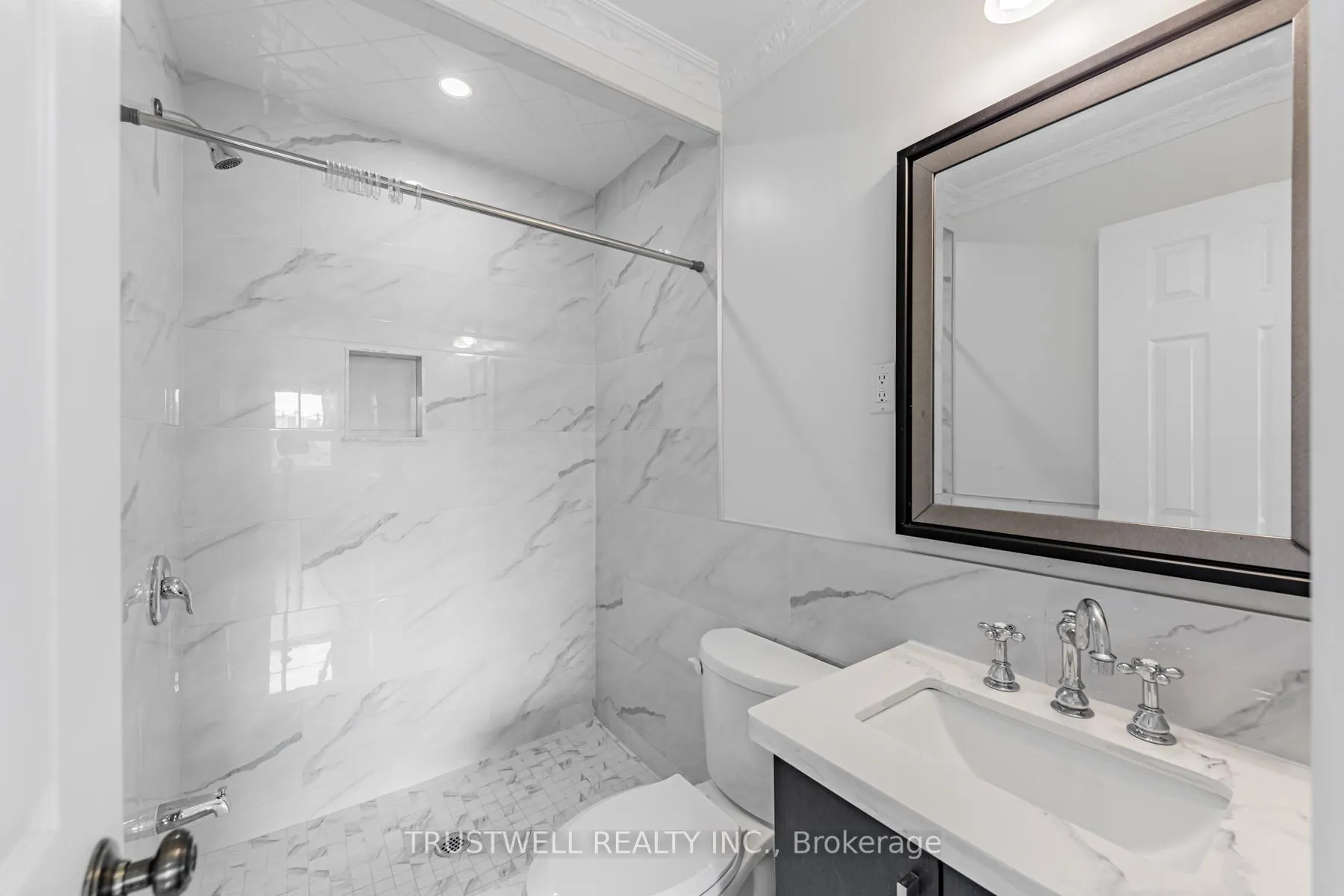 Photo 68 of 142 Borden Street, Toronto, University — HOMEH