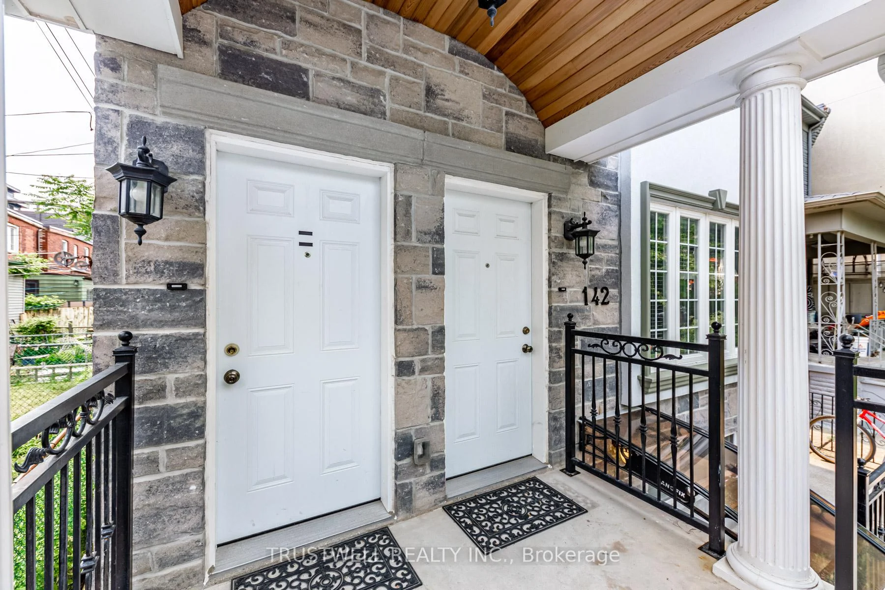 Photo 10 of 142 Borden Street, Toronto, University — HOMEH