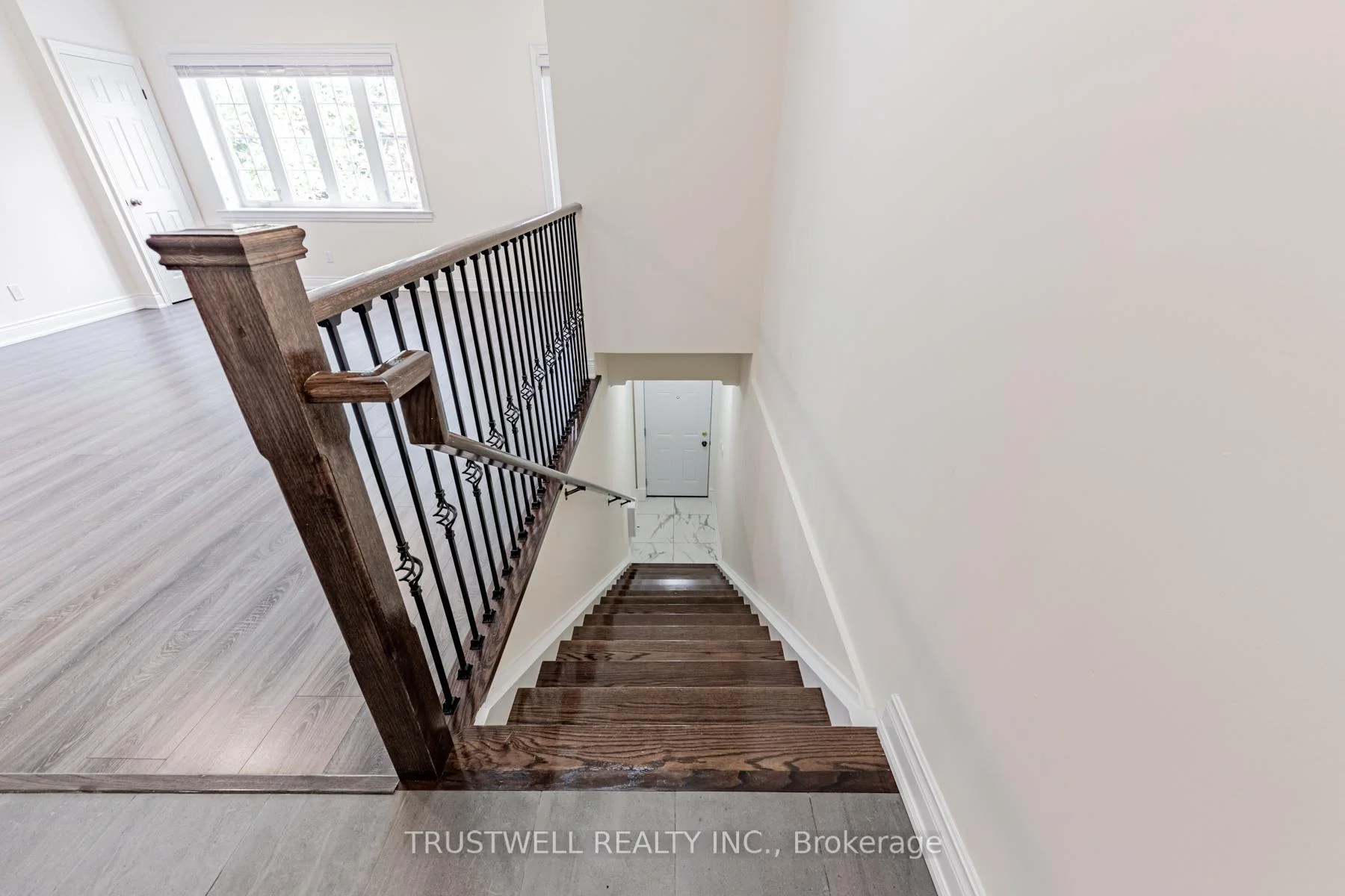 Photo 11 of 142 Borden Street, Toronto, University — HOMEH