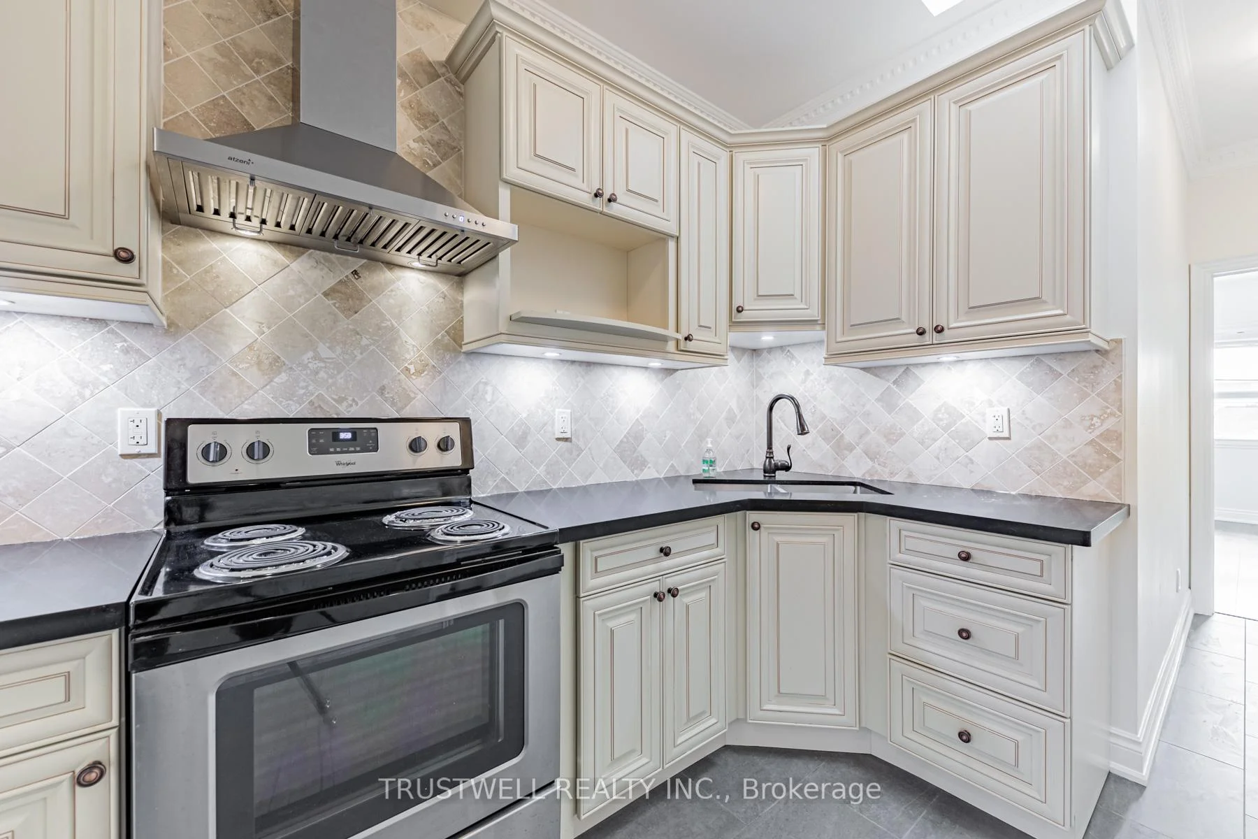 Photo 19 of 142 Borden Street, Toronto, University — HOMEH
