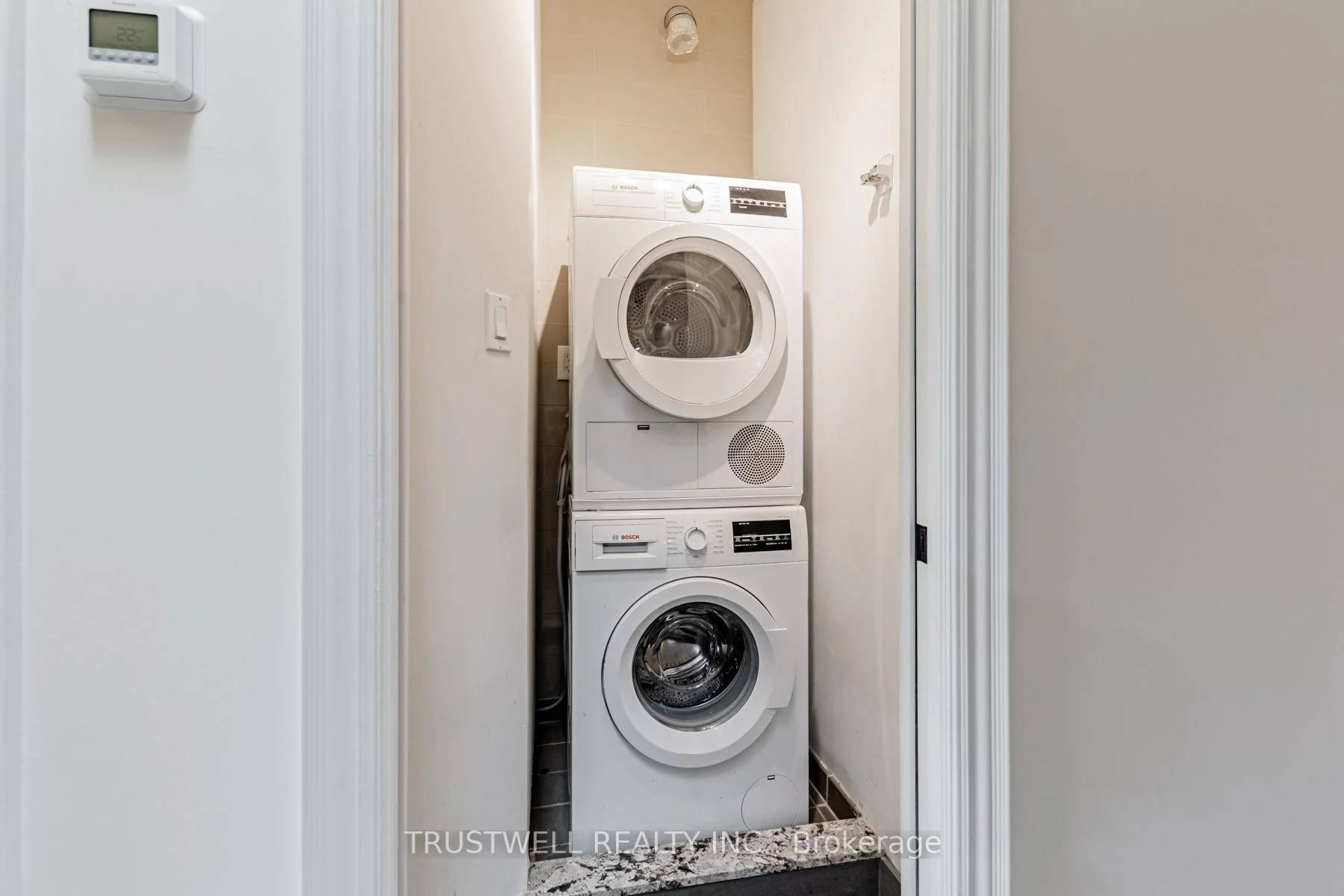 Photo 21 of 142 Borden Street, Toronto, University — HOMEH