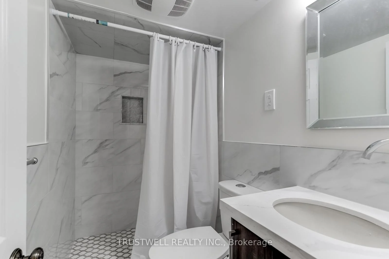 Photo 44 of 142 Borden Street, Toronto, University — HOMEH