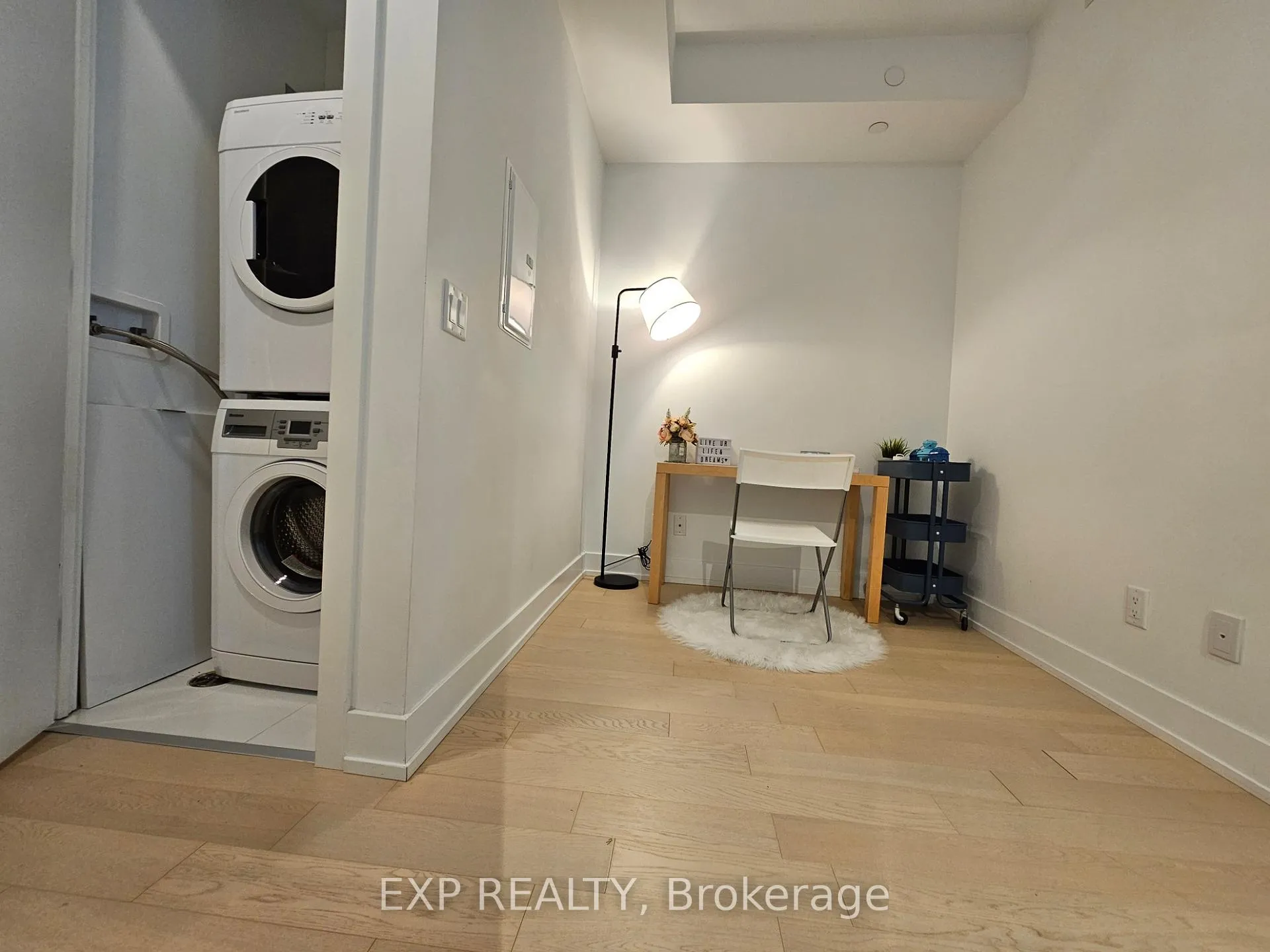 Photo 3 of Unit 1209, 7 Grenville Street, Toronto, Bay Street Corridor — HOMEH