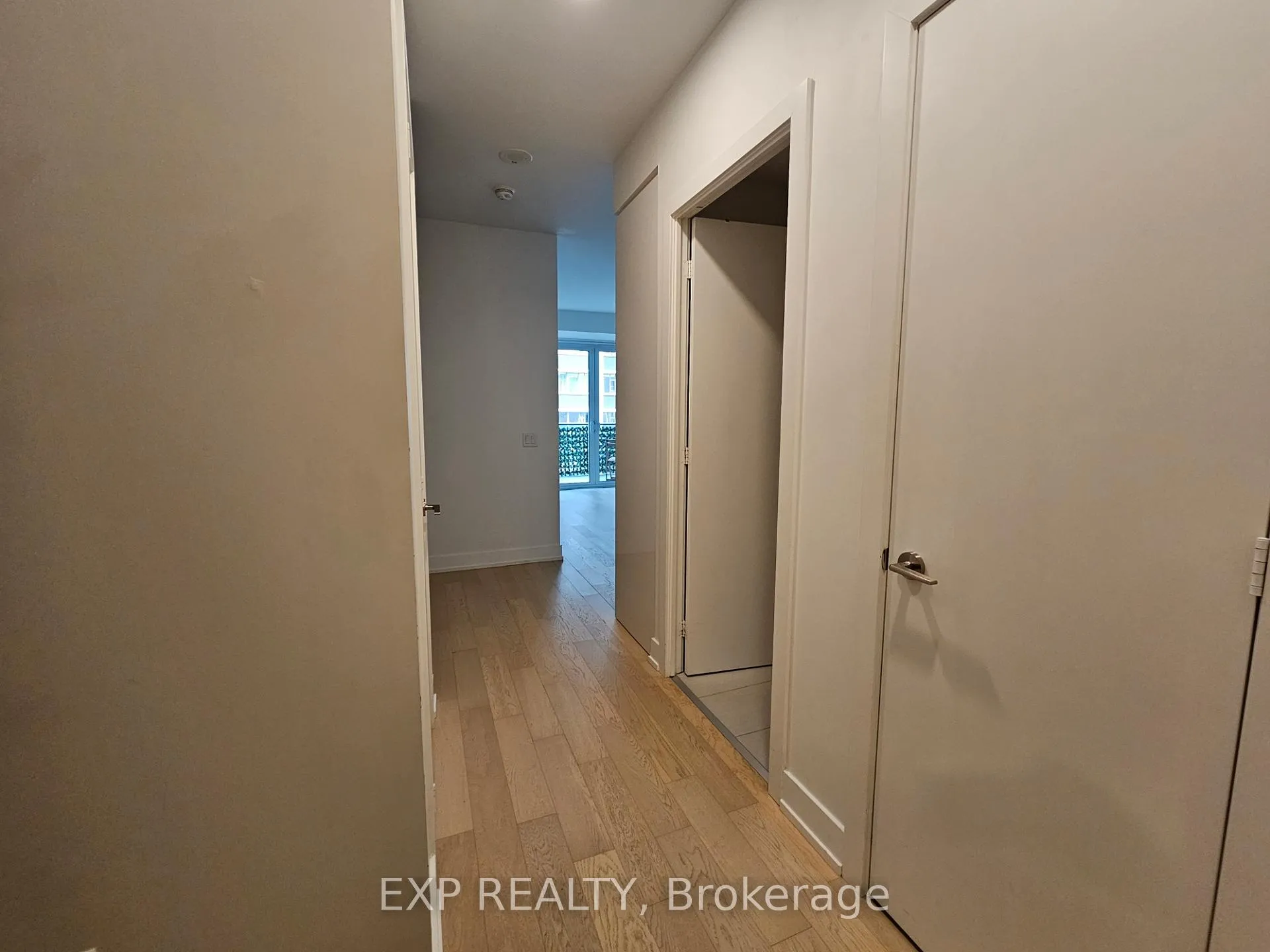 Photo 4 of Unit 1209, 7 Grenville Street, Toronto, Bay Street Corridor — HOMEH