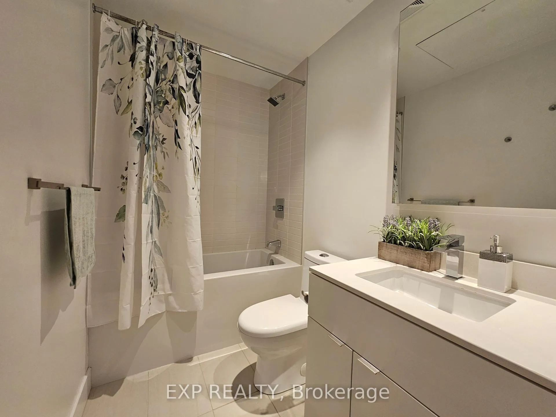 Photo 5 of Unit 1209, 7 Grenville Street, Toronto, Bay Street Corridor — HOMEH