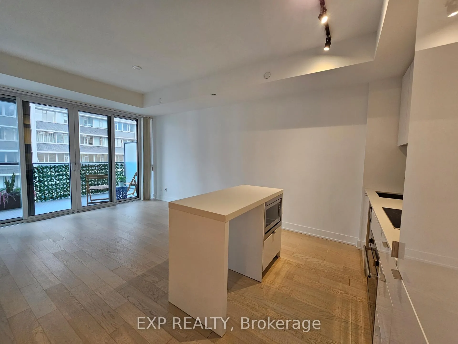 Photo 8 of Unit 1209, 7 Grenville Street, Toronto, Bay Street Corridor — HOMEH