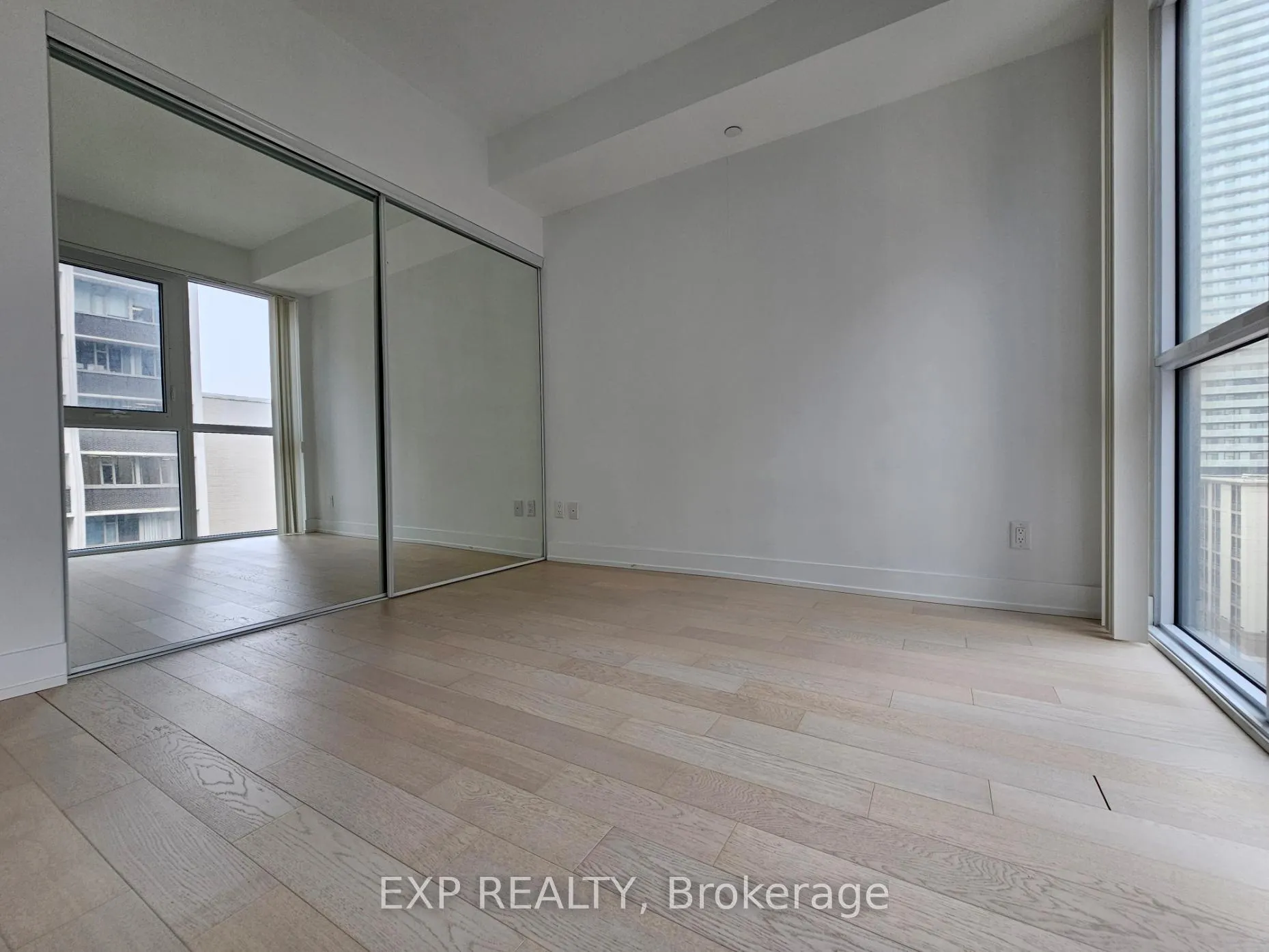 Photo 14 of Unit 1209, 7 Grenville Street, Toronto, Bay Street Corridor — HOMEH