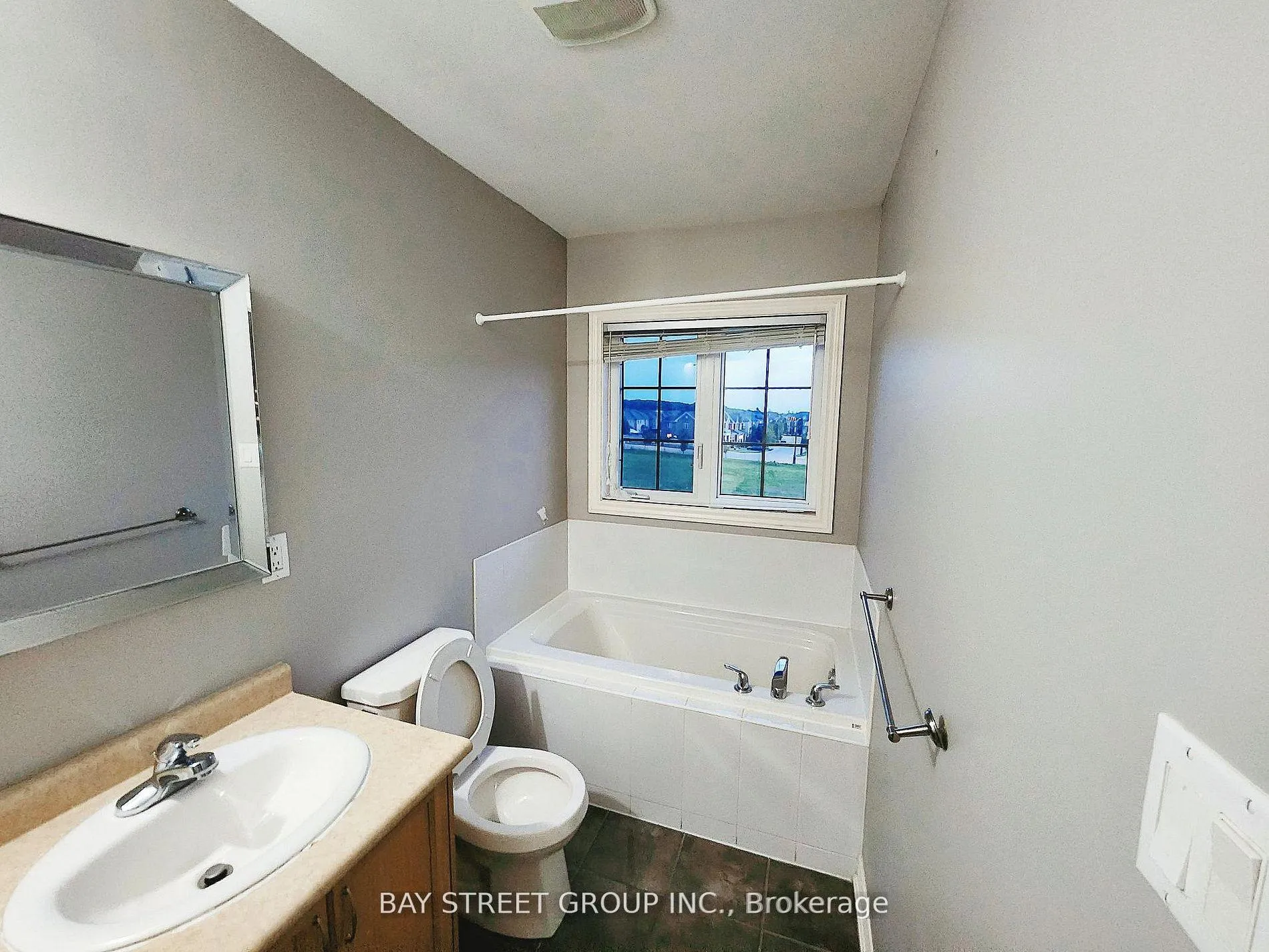 Photo 8 of 93 Alexie Way, Vaughan, Vellore Village — HOMEH