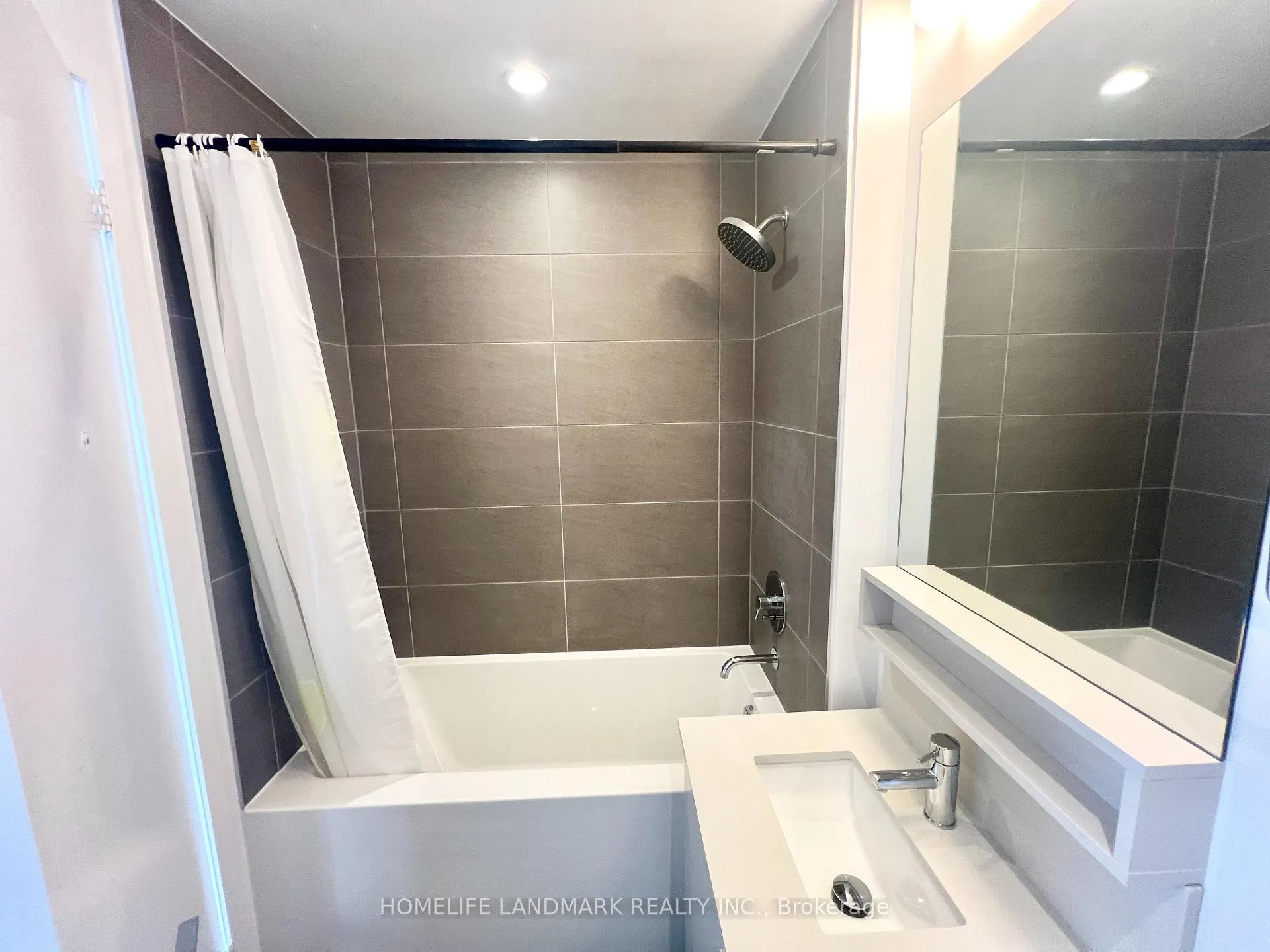 Photo 8 of Unit 5708, 950 Portage Parkway, Vaughan, Vaughan Corporate Centre — HOMEH