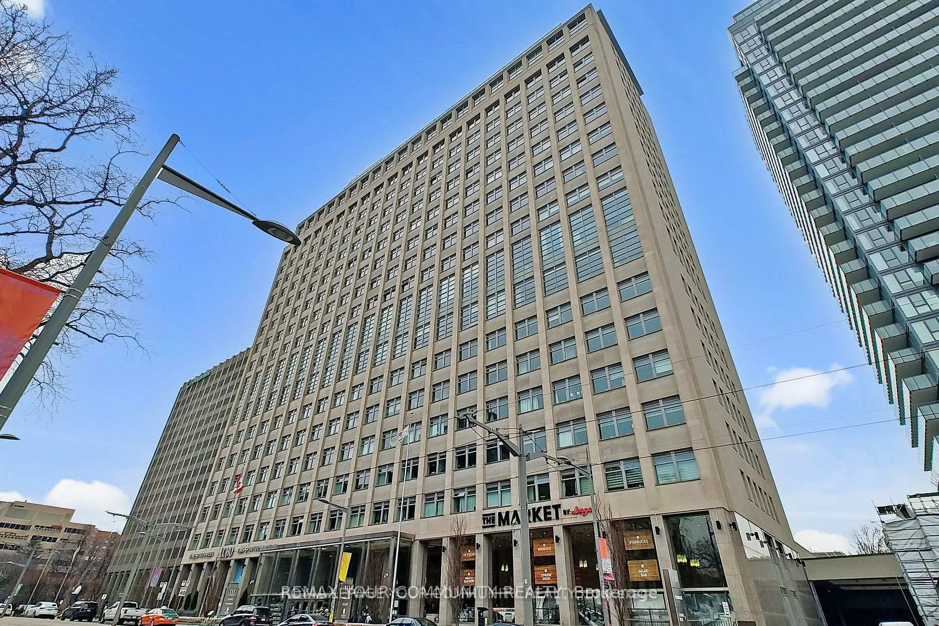 Front of Unit 1828, 111 St Clair Avenue W