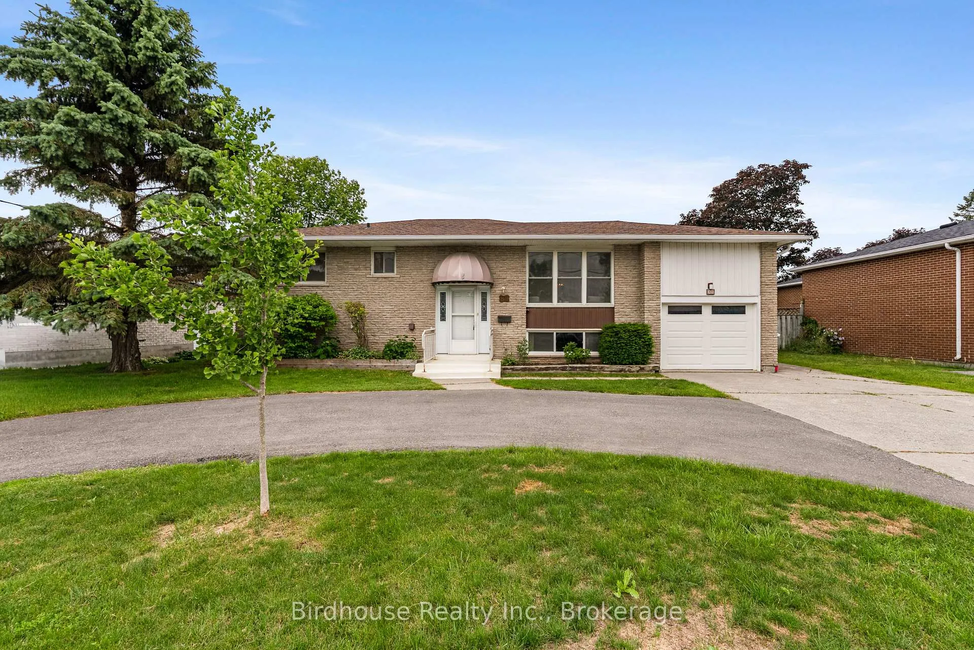 Front of 89 Angeline Street S
