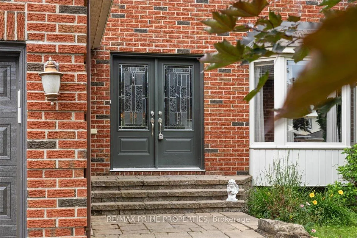 Photo 2 of 556 Falwyn Crescent, Ottawa, Fallingbrook/Ridgemount — HOMEH