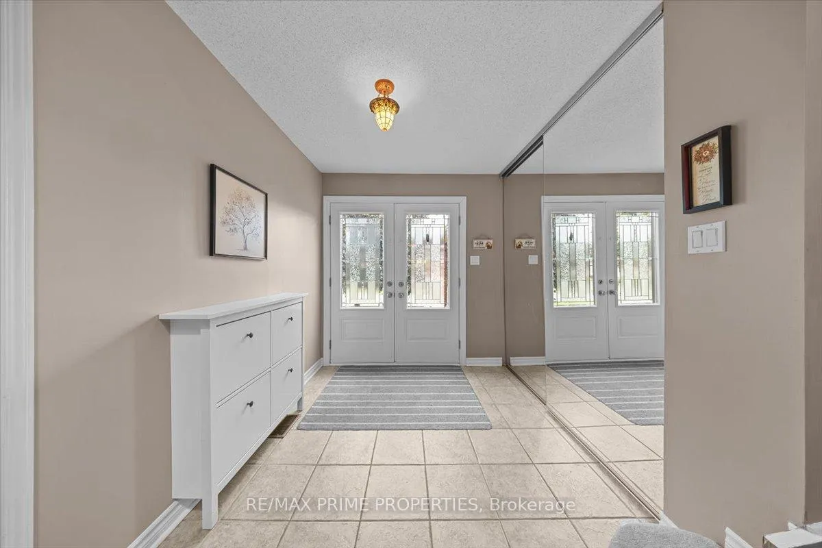 Photo 3 of 556 Falwyn Crescent, Ottawa, Fallingbrook/Ridgemount — HOMEH