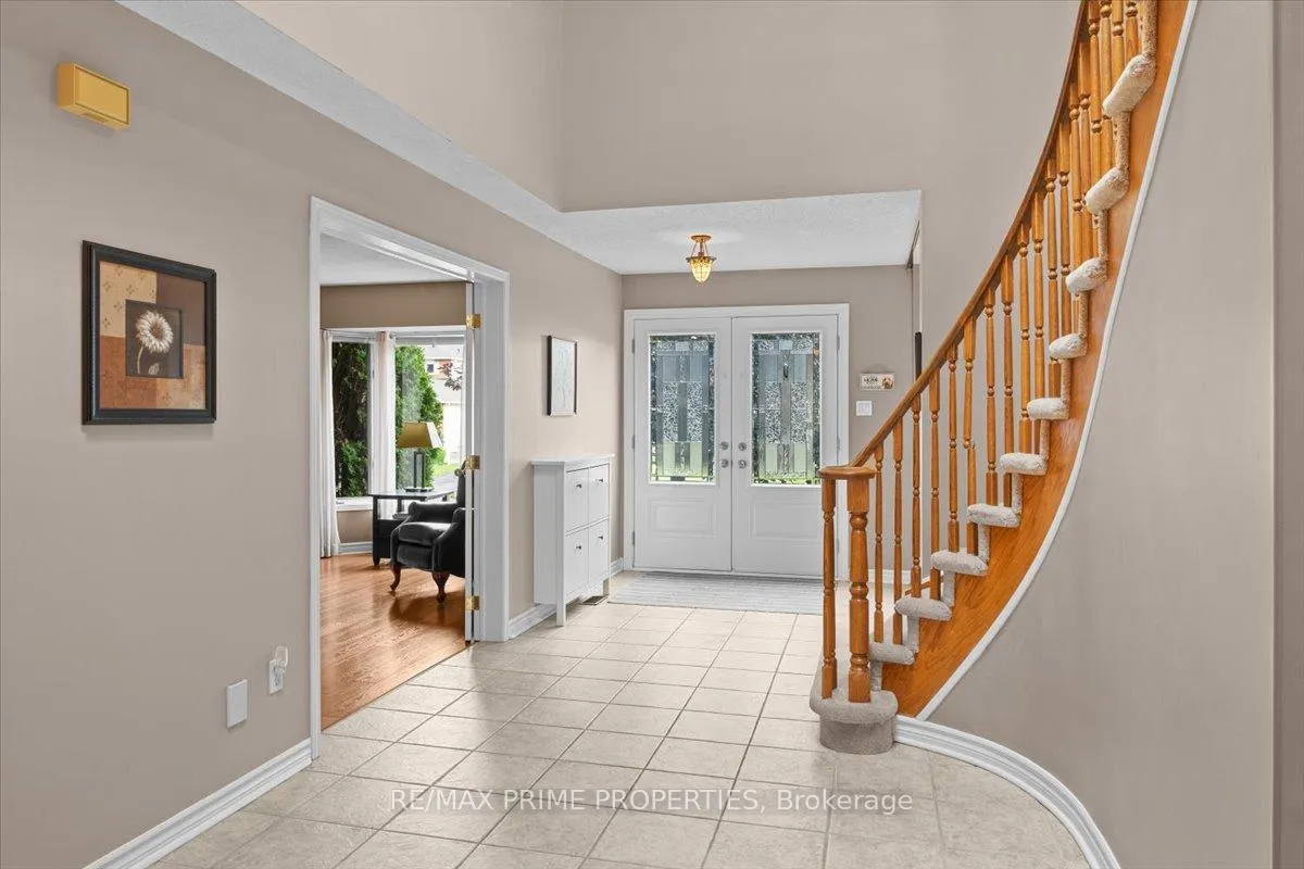 Photo 4 of 556 Falwyn Crescent, Ottawa, Fallingbrook/Ridgemount — HOMEH