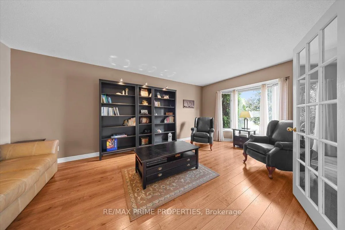 Photo 6 of 556 Falwyn Crescent, Ottawa, Fallingbrook/Ridgemount — HOMEH