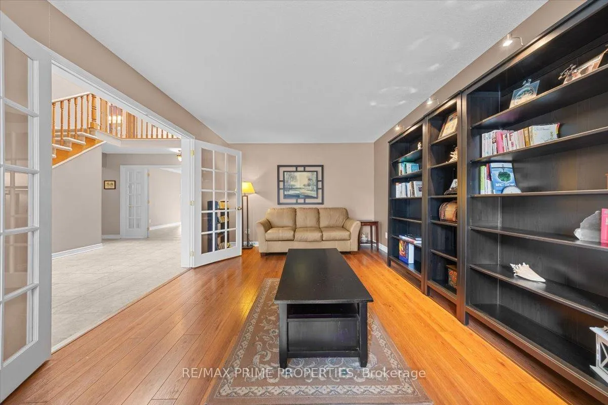 Photo 8 of 556 Falwyn Crescent, Ottawa, Fallingbrook/Ridgemount — HOMEH