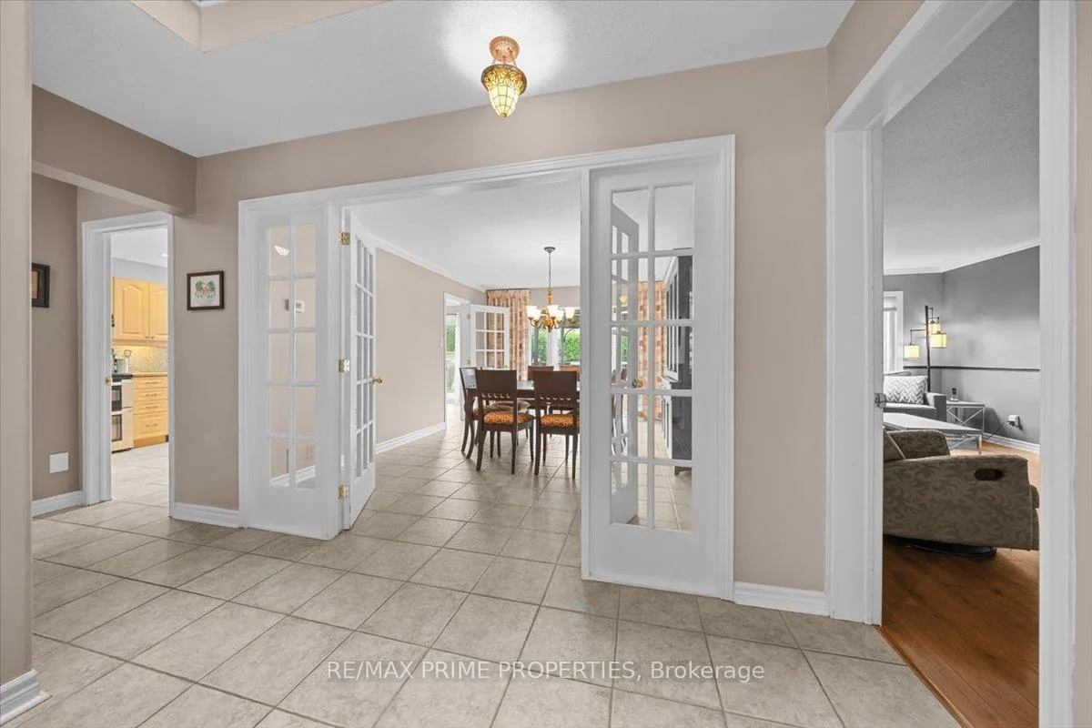 Photo 9 of 556 Falwyn Crescent, Ottawa, Fallingbrook/Ridgemount — HOMEH