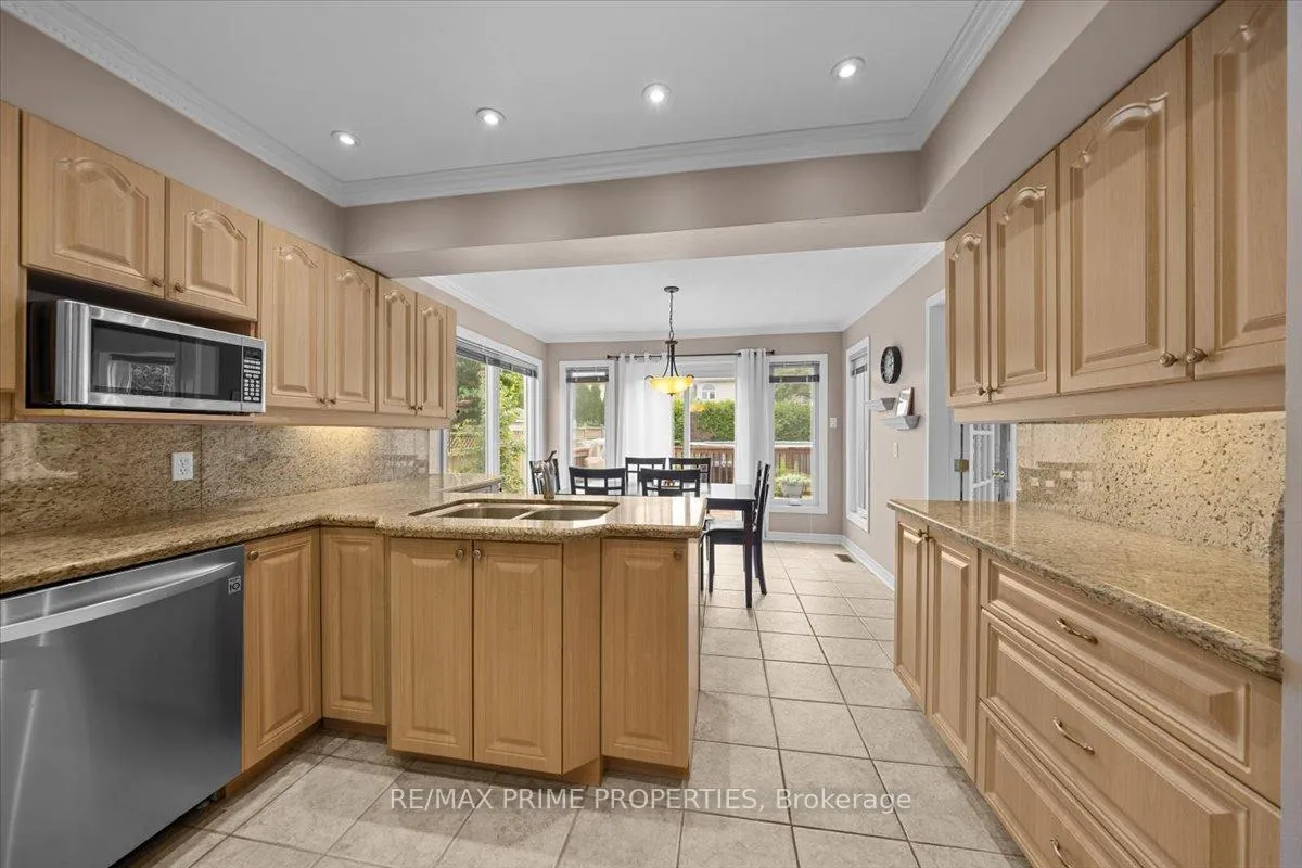 Photo 13 of 556 Falwyn Crescent, Ottawa, Fallingbrook/Ridgemount — HOMEH
