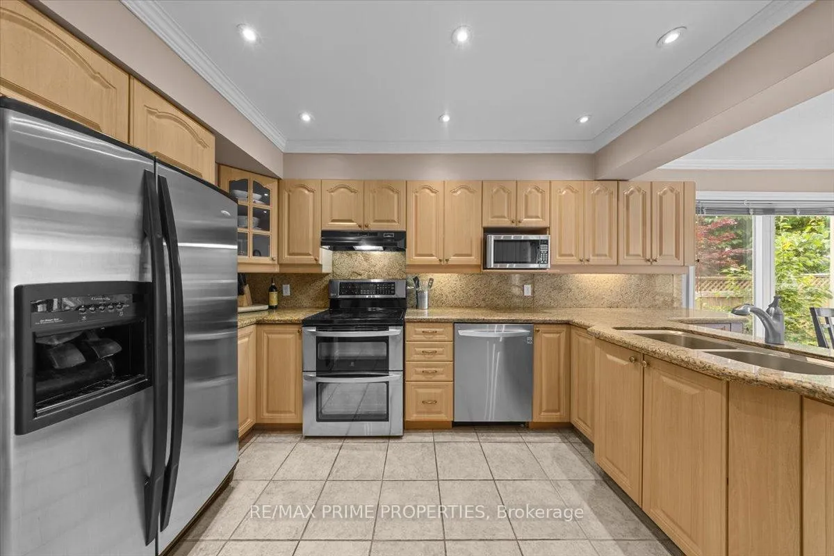 Photo 14 of 556 Falwyn Crescent, Ottawa, Fallingbrook/Ridgemount — HOMEH