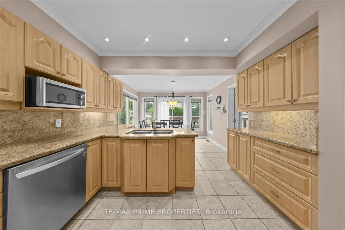 Photo 15 of 556 Falwyn Crescent, Ottawa, Fallingbrook/Ridgemount — HOMEH