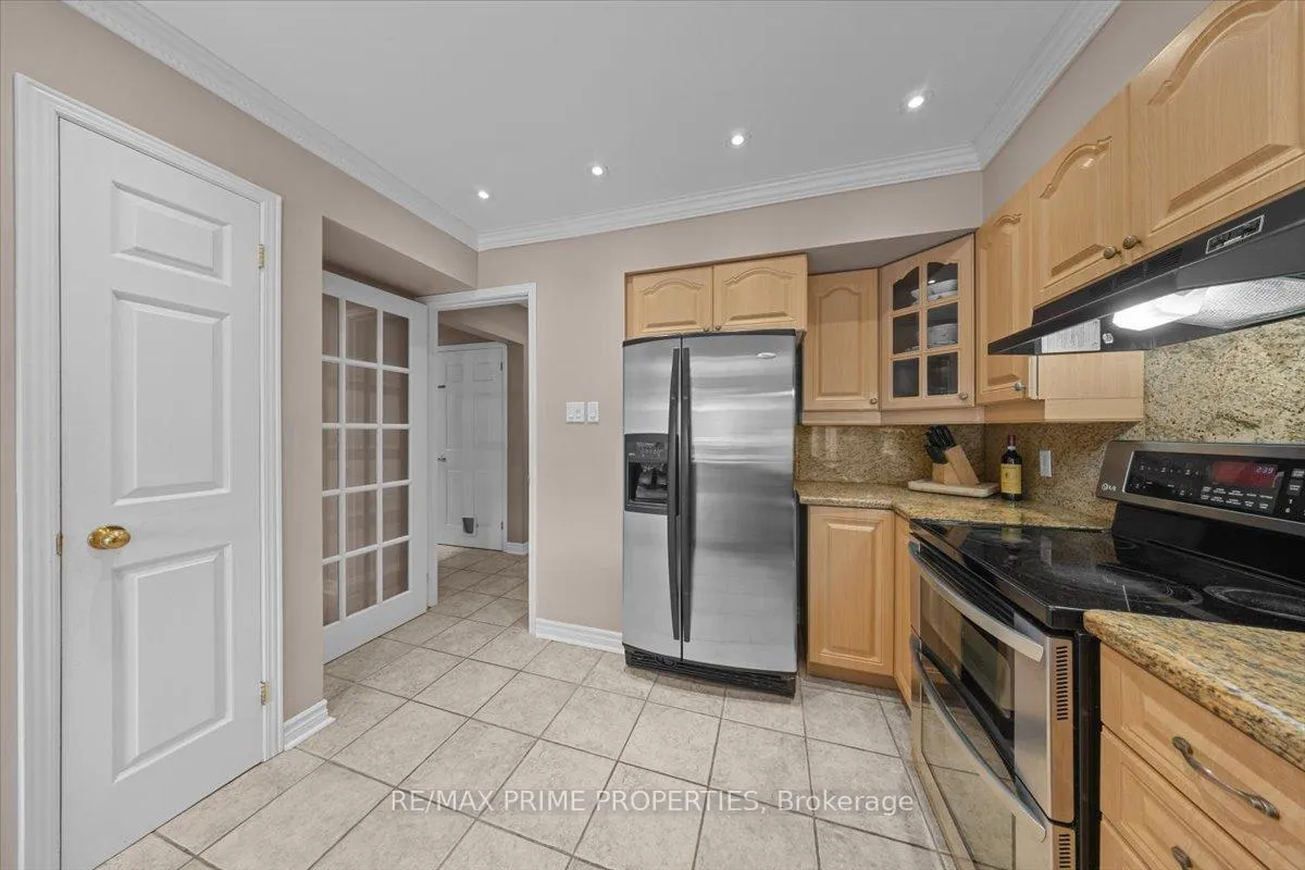 Photo 16 of 556 Falwyn Crescent, Ottawa, Fallingbrook/Ridgemount — HOMEH