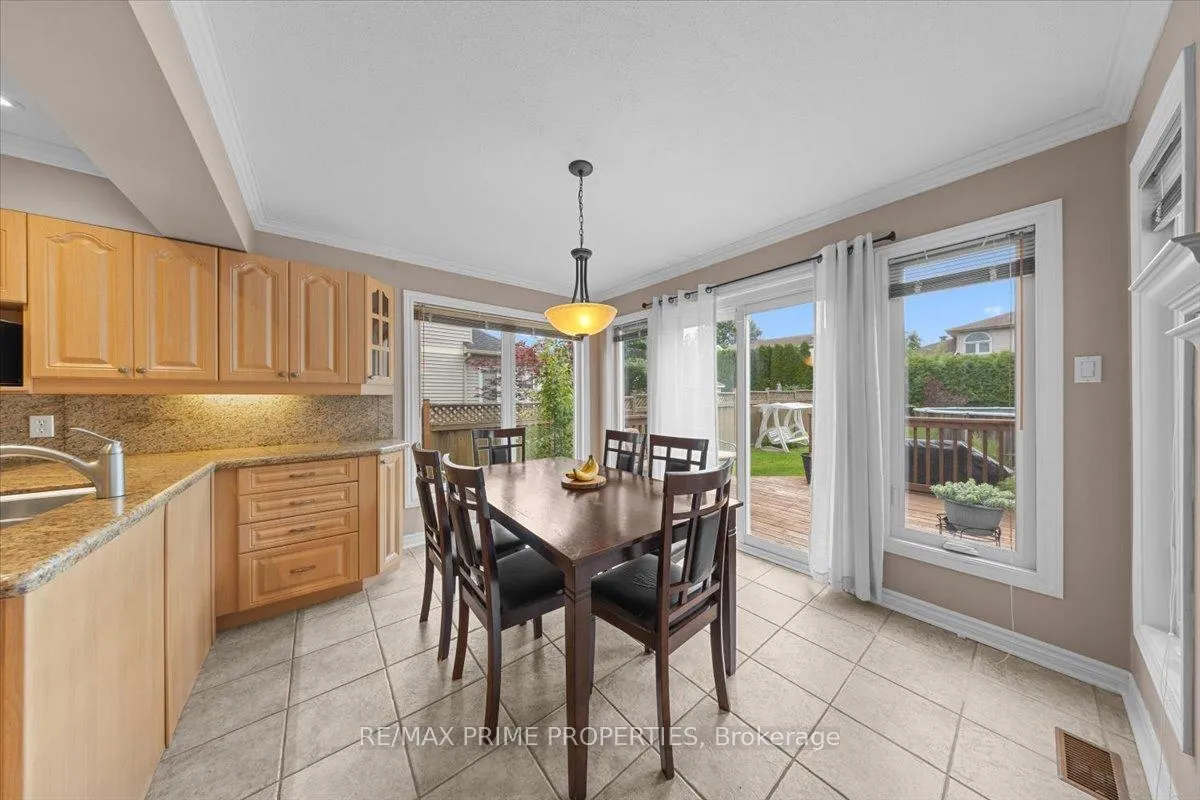 Photo 18 of 556 Falwyn Crescent, Ottawa, Fallingbrook/Ridgemount — HOMEH