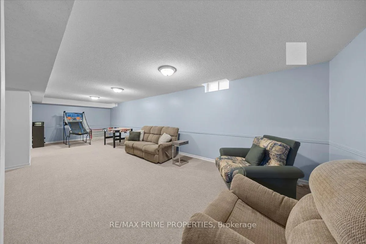 Photo 37 of 556 Falwyn Crescent, Ottawa, Fallingbrook/Ridgemount — HOMEH