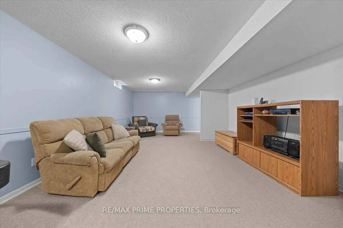 Photo 38 of 556 Falwyn Crescent, Ottawa, Fallingbrook/Ridgemount — HOMEH