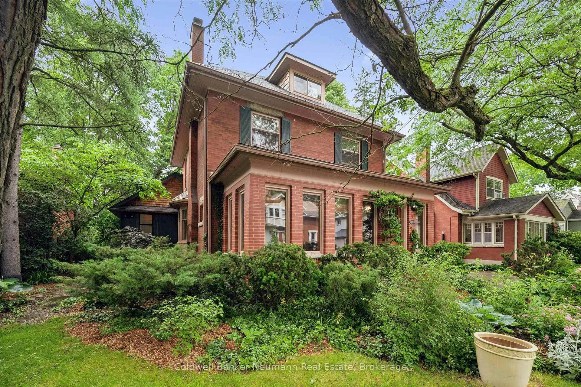 Photo 2 of 53 Hillcrest Drive, Guelph, St. George's — HOMEH