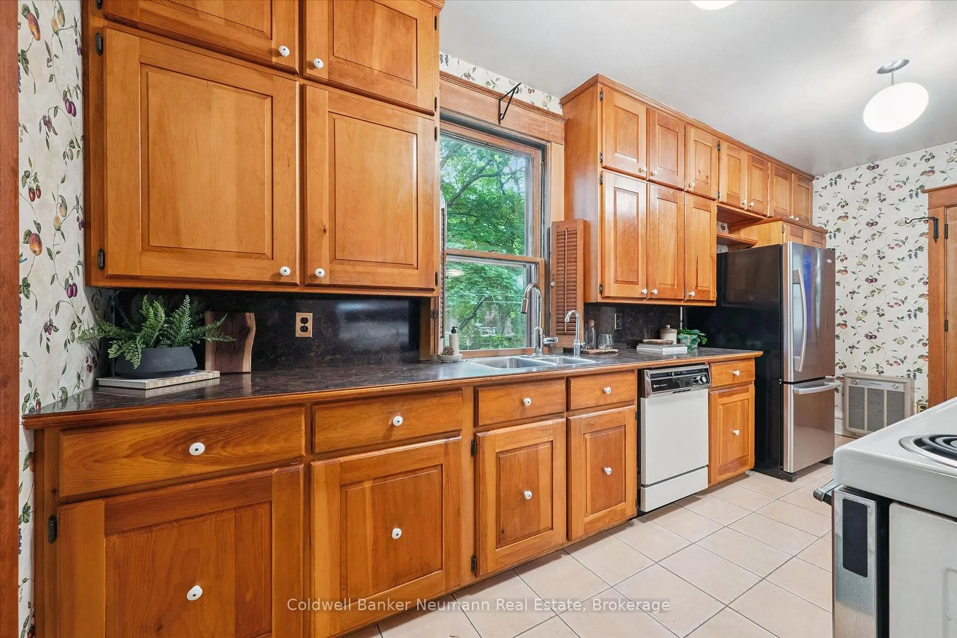 Photo 15 of 53 Hillcrest Drive, Guelph, St. George's — HOMEH